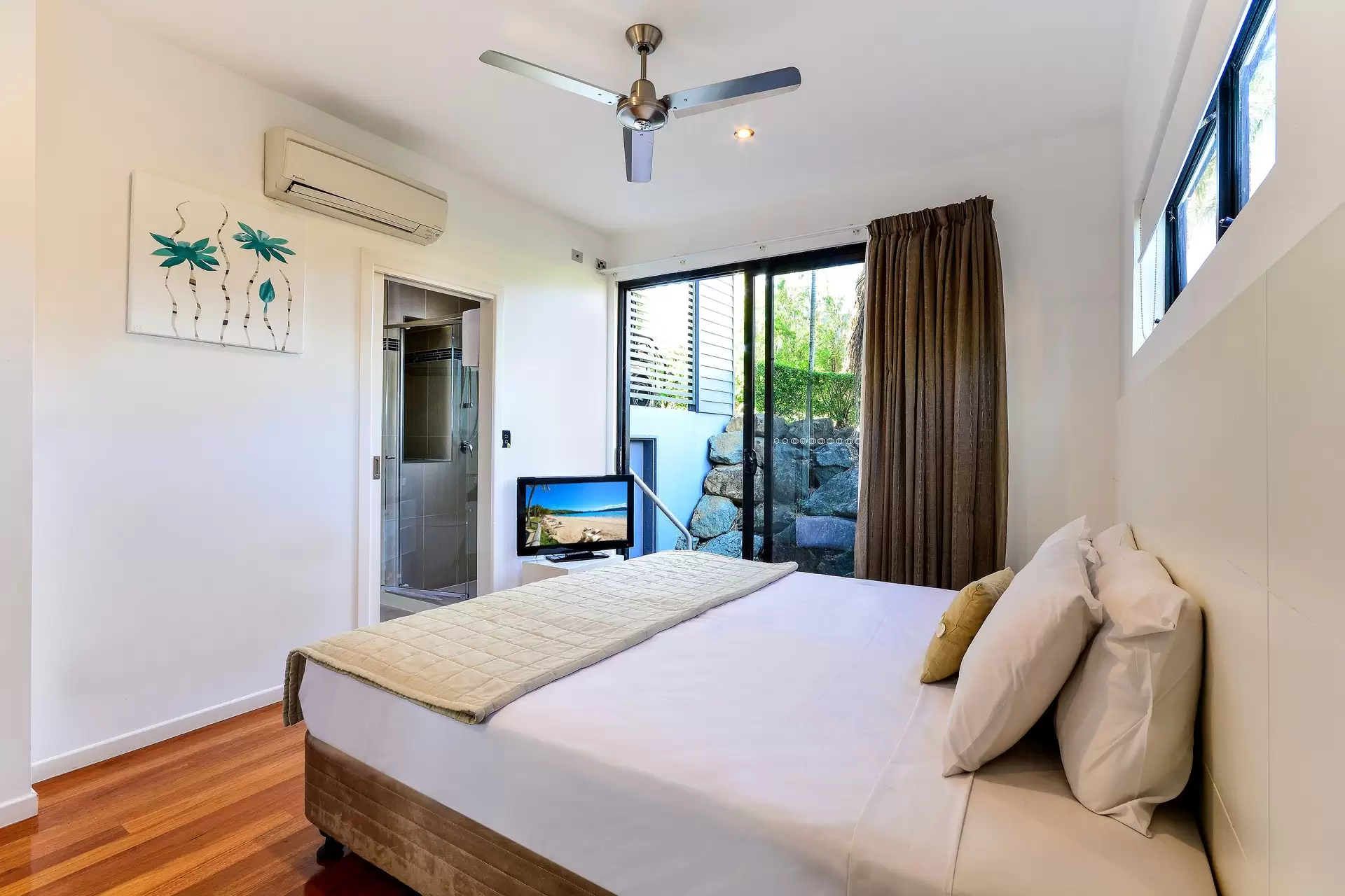 1/1 Banksia Court, Hamilton Island Sold by Queensland Sotheby's International Realty - image 1