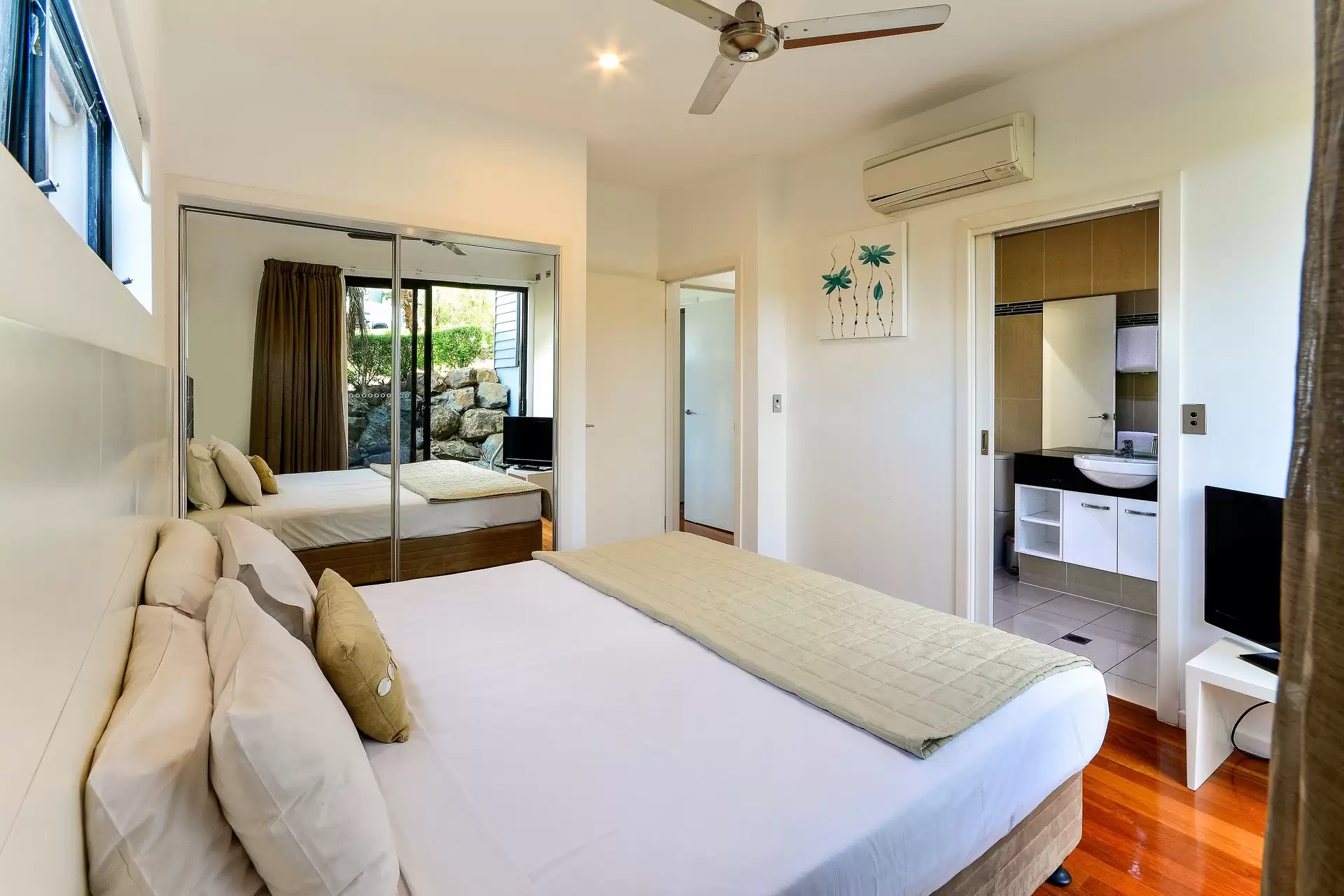1/1 Banksia Court, Hamilton Island Sold by Queensland Sotheby's International Realty - image 1