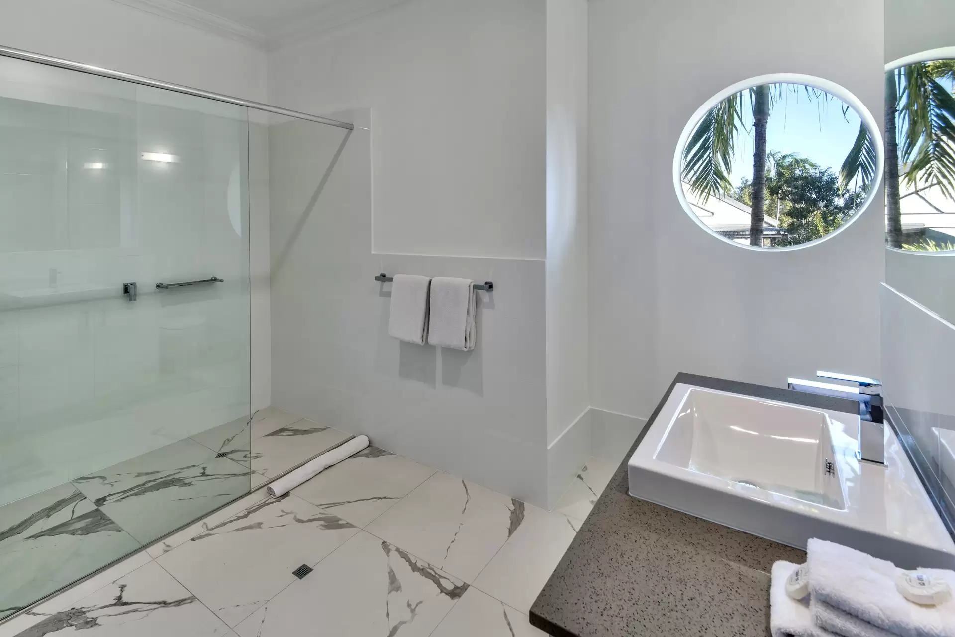 6/4 Acacia Drive, Hamilton Island Sold by Queensland Sotheby's International Realty - image 1