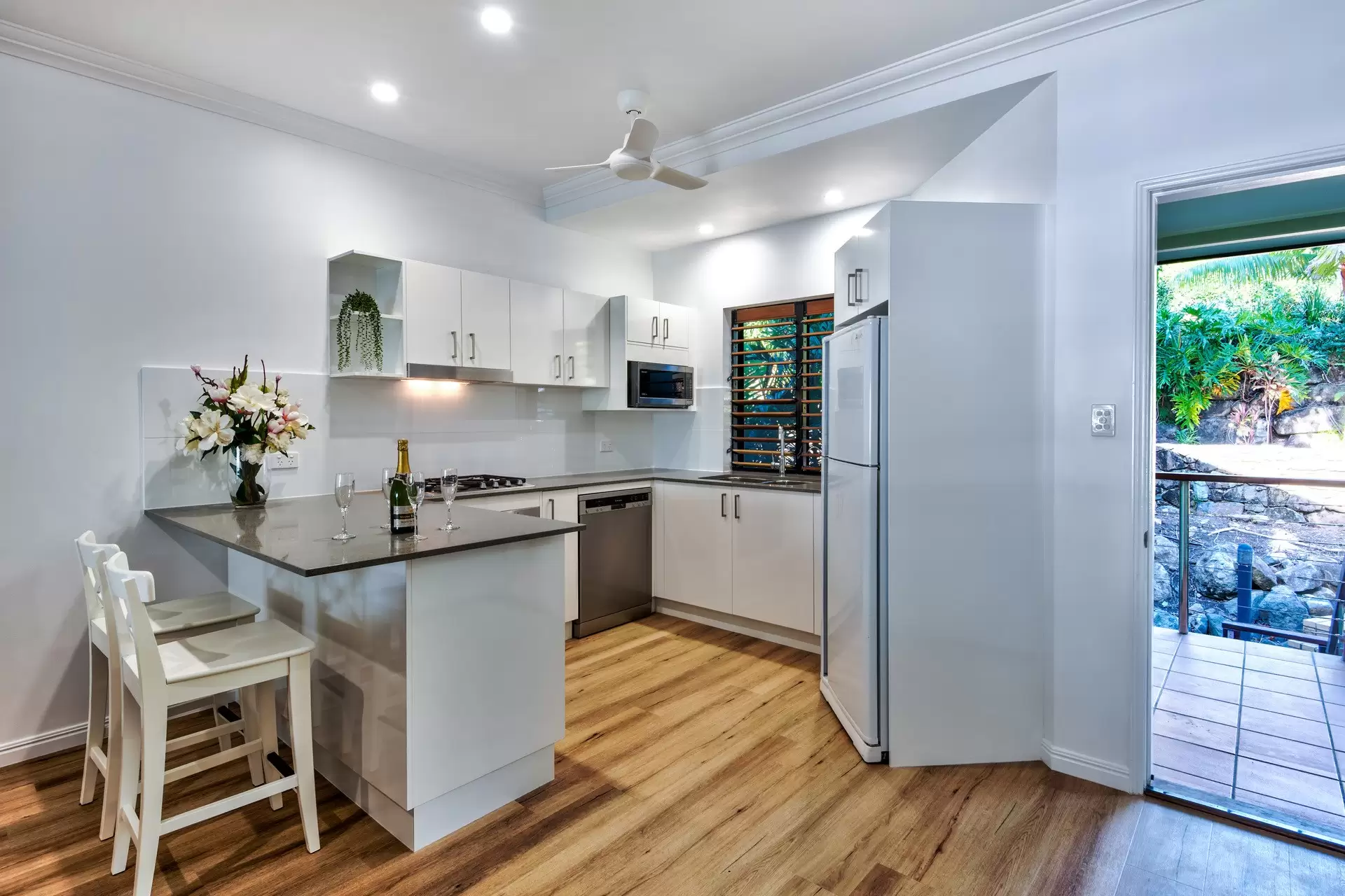 6/4 Acacia Drive, Hamilton Island Sold by Queensland Sotheby's International Realty - image 1