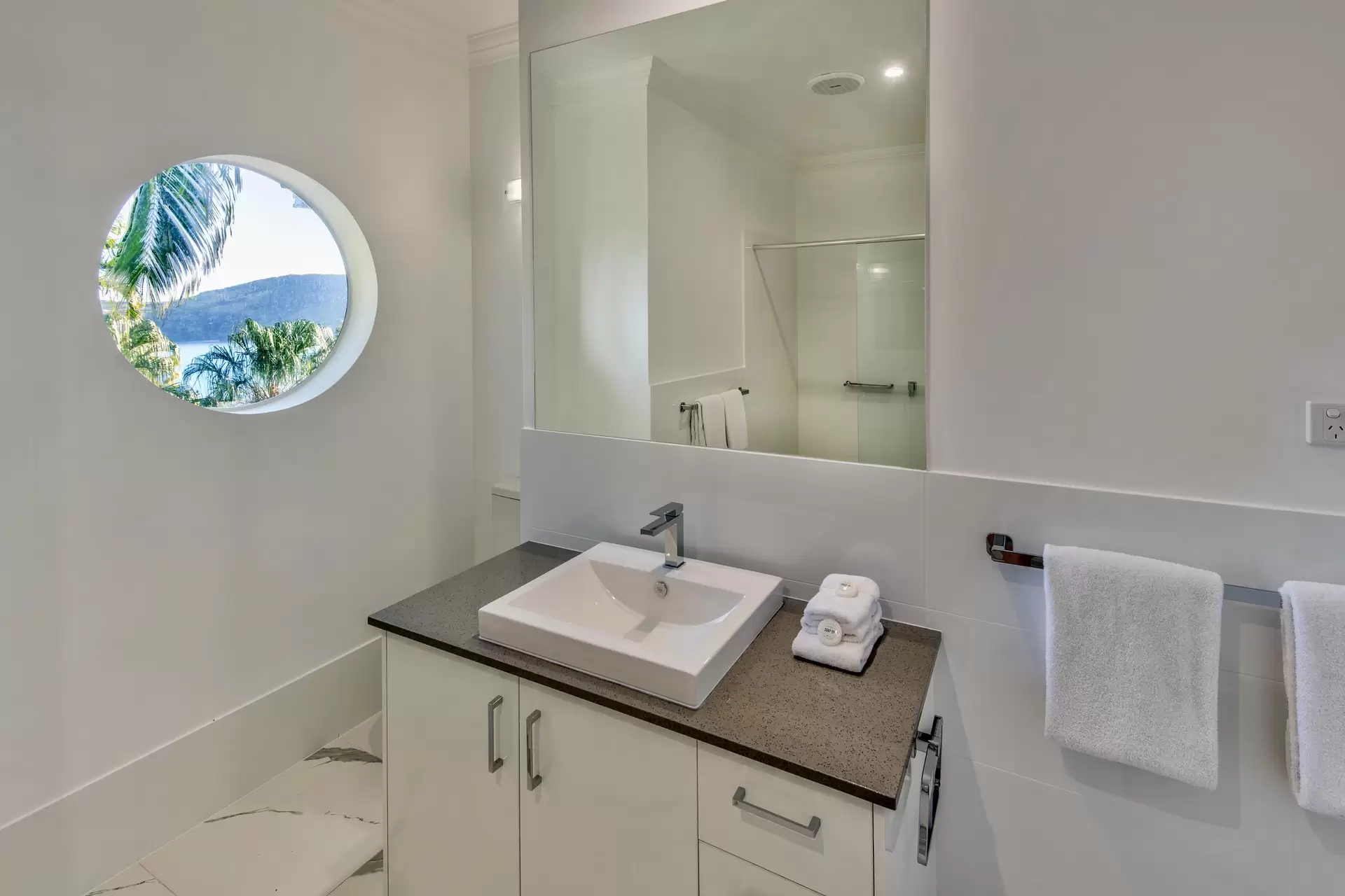 6/4 Acacia Drive, Hamilton Island Sold by Queensland Sotheby's International Realty - image 1