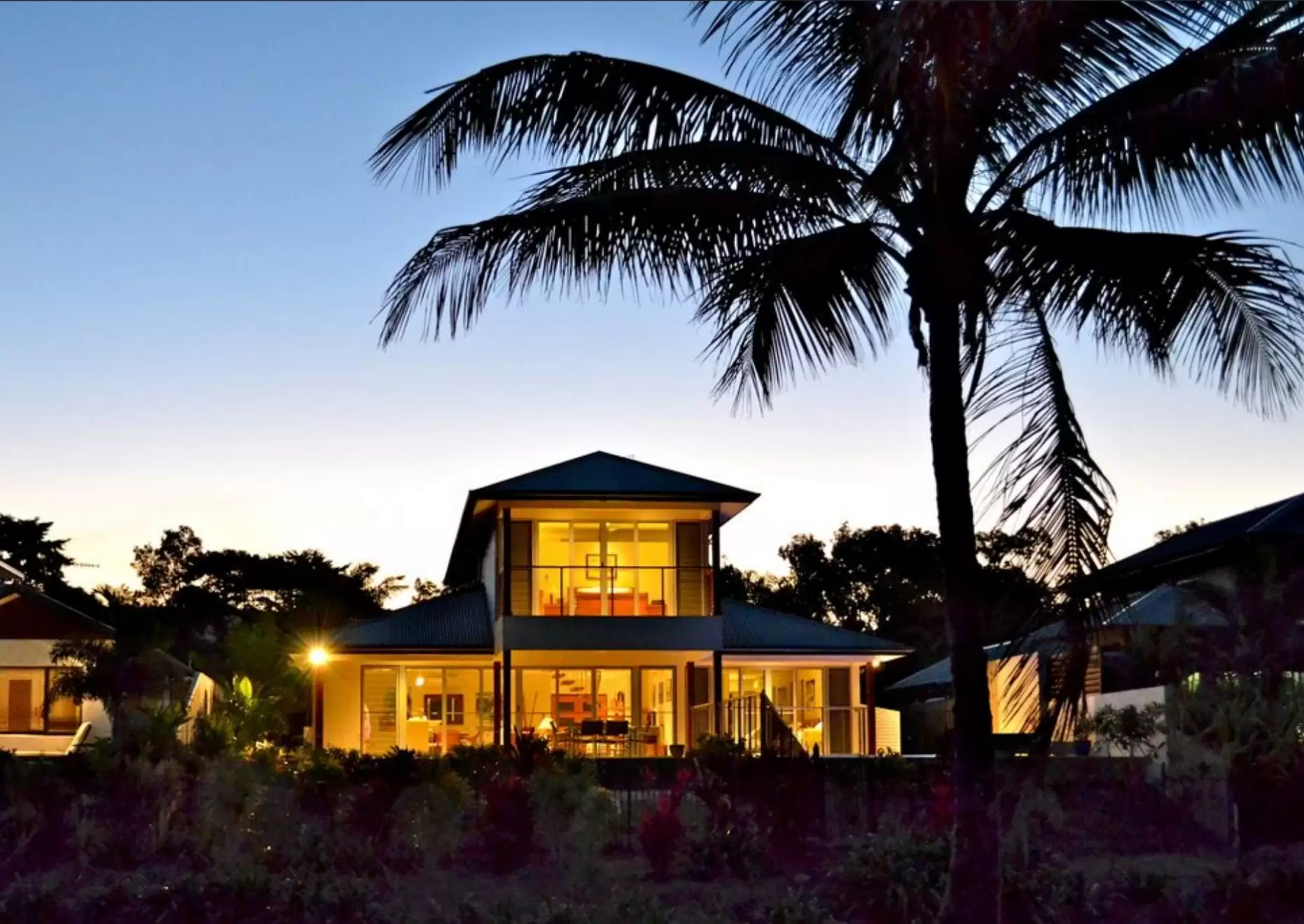 8 Cascade Drive, Port Douglas Sold by Queensland Sotheby's International Realty - image 1