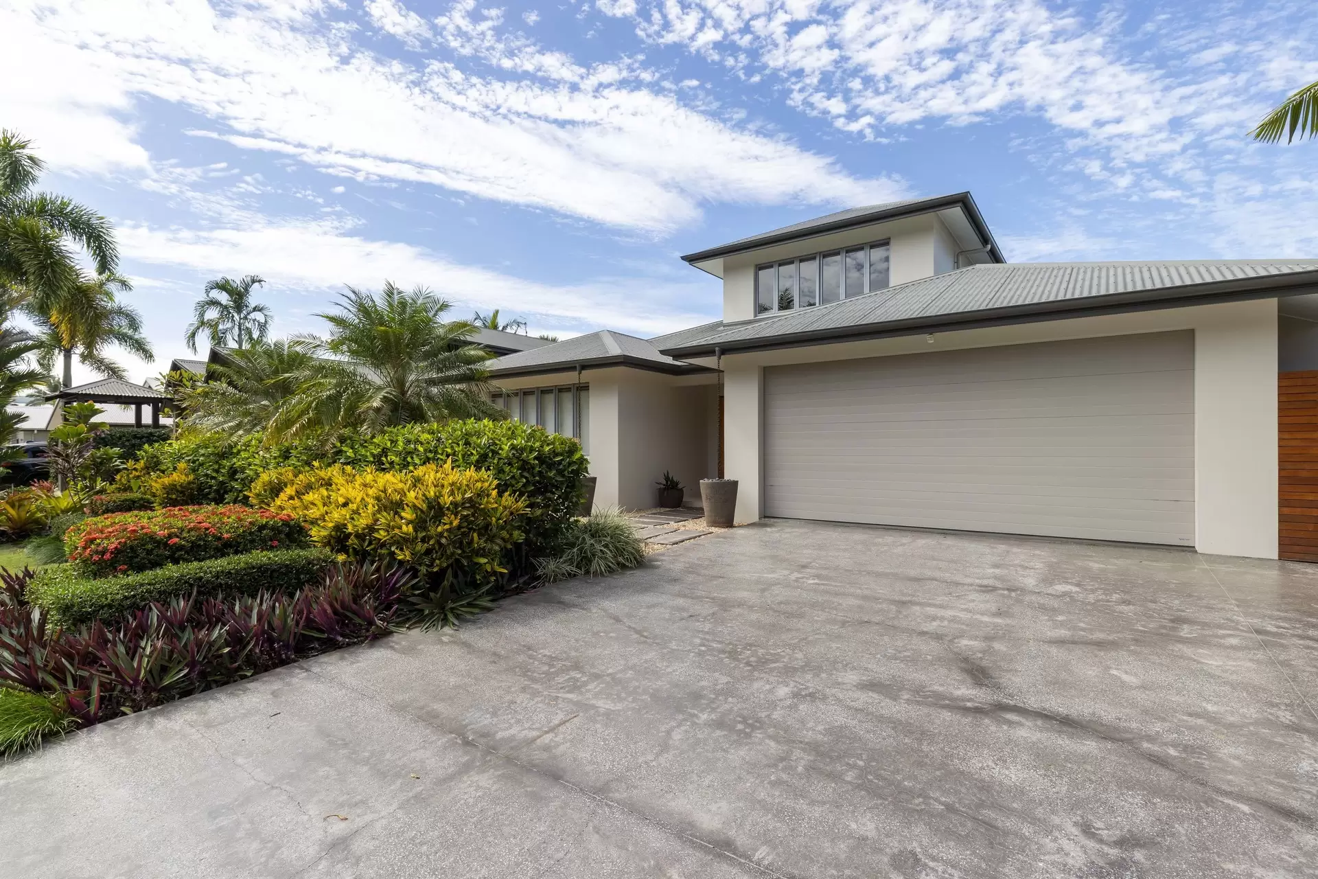 8 Cascade Drive, Port Douglas Sold by Queensland Sotheby's International Realty - image 1