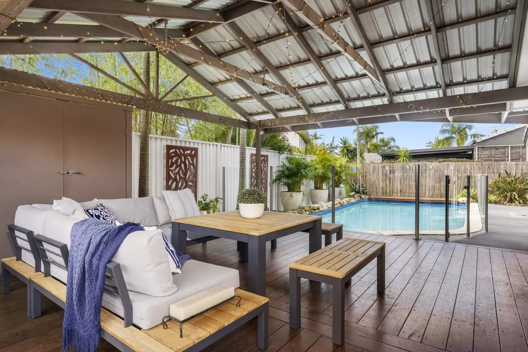 65 Crombie Avenue, Bundall Sold by Queensland Sotheby's International Realty - image 1