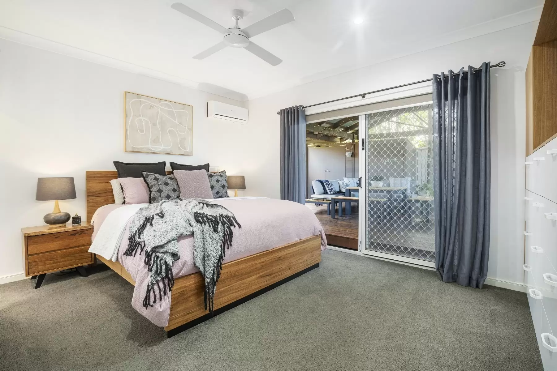 65 Crombie Avenue, Bundall Sold by Queensland Sotheby's International Realty - image 1