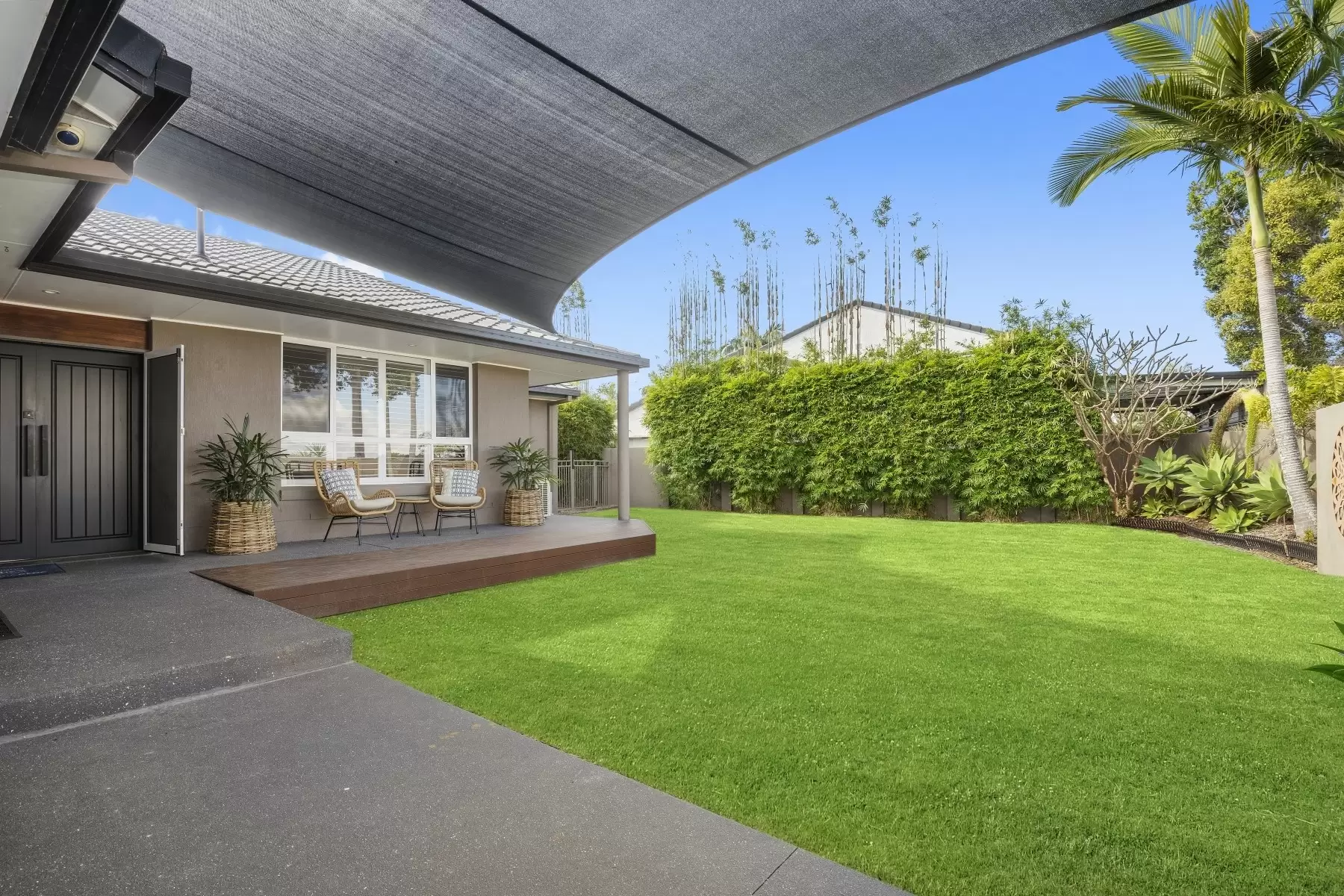 65 Crombie Avenue, Bundall Sold by Queensland Sotheby's International Realty - image 1