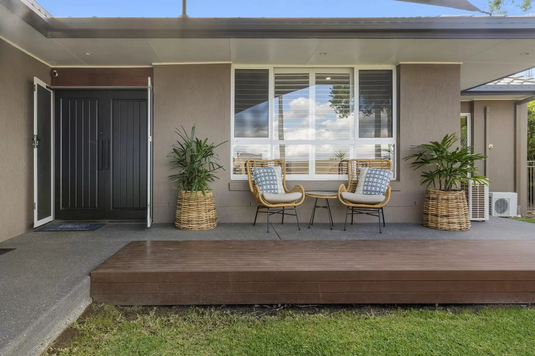 65 Crombie Avenue, Bundall Sold by Queensland Sotheby's International Realty - image 1