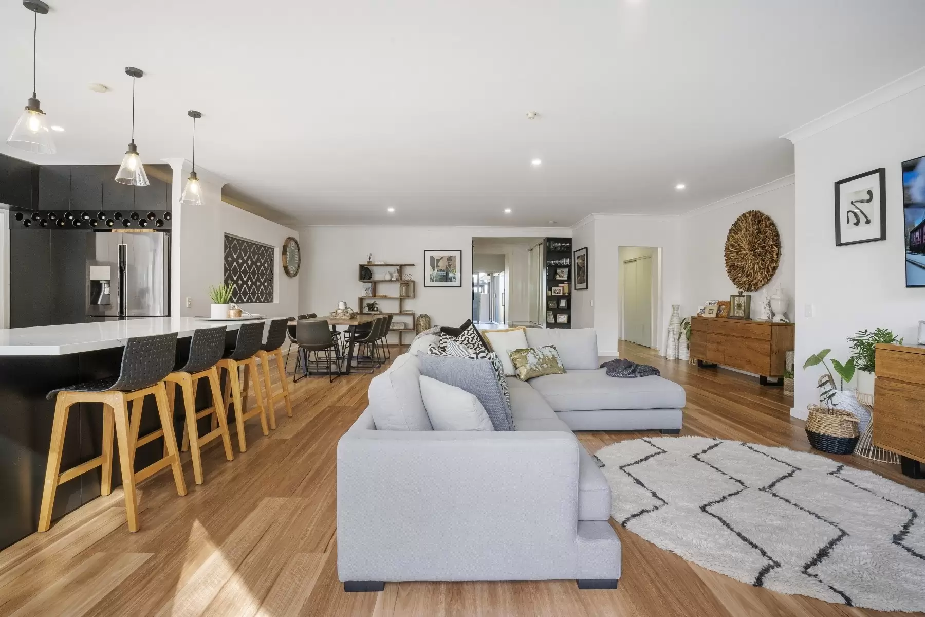 65 Crombie Avenue, Bundall Sold by Queensland Sotheby's International Realty - image 1