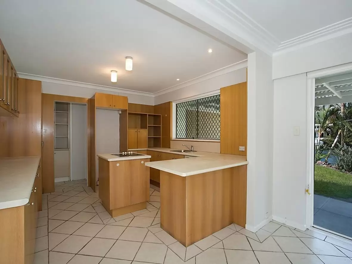 25 Pearl Key, Broadbeach Waters Sold by Queensland Sotheby's International Realty - image 1