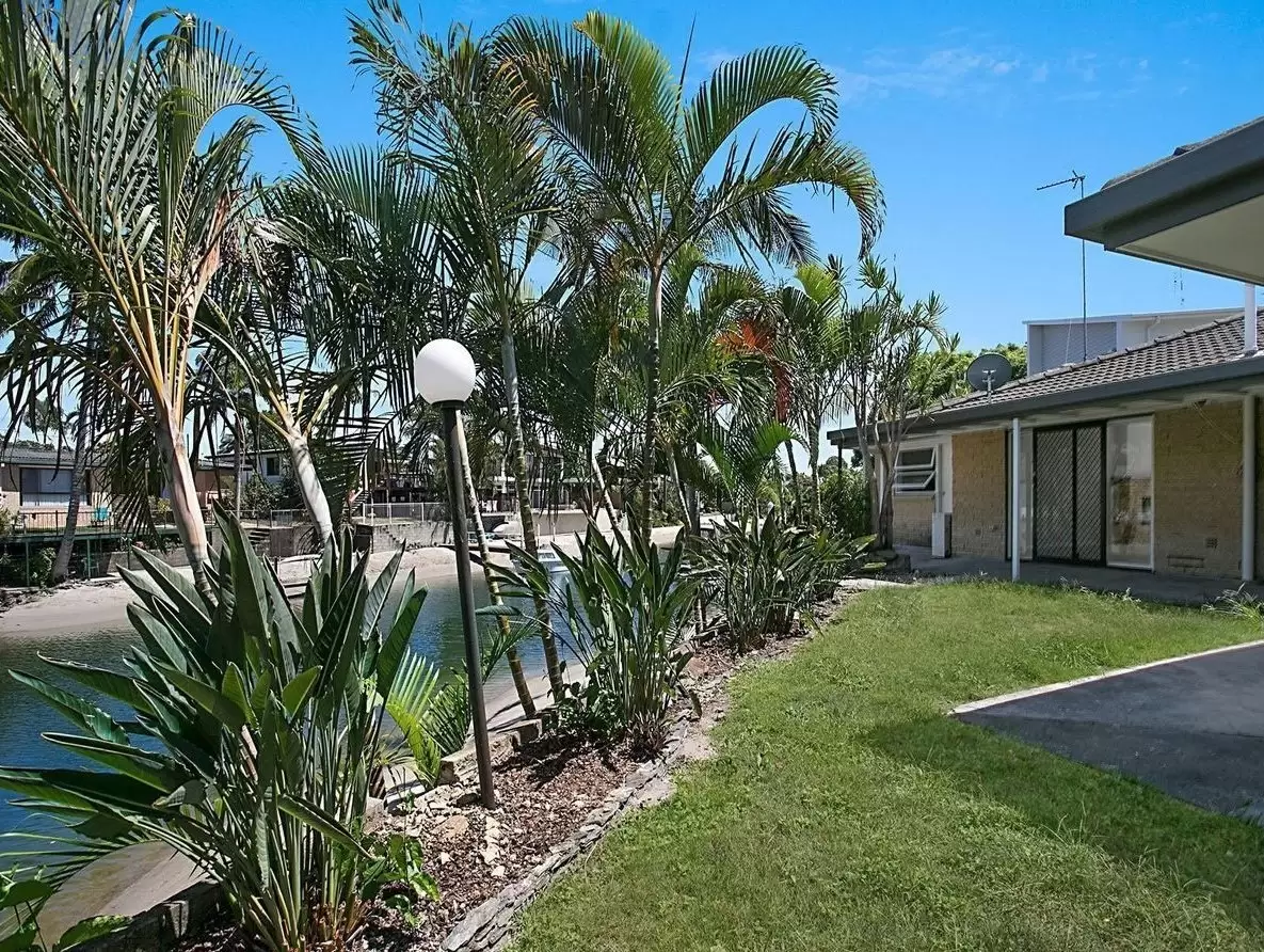 25 Pearl Key, Broadbeach Waters Sold by Queensland Sotheby's International Realty - image 1