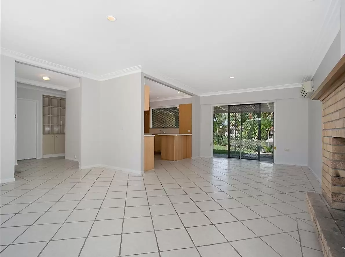 25 Pearl Key, Broadbeach Waters Sold by Queensland Sotheby's International Realty - image 1