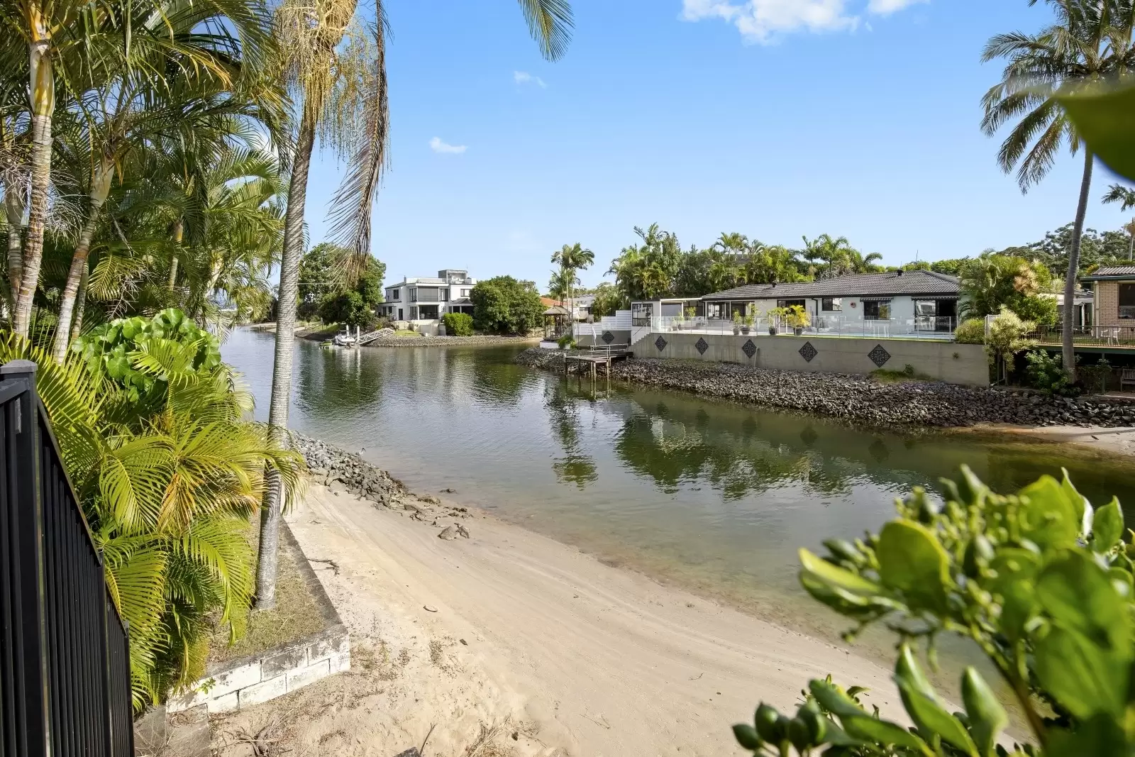 25 Pearl Key, Broadbeach Waters Sold by Queensland Sotheby's International Realty - image 1