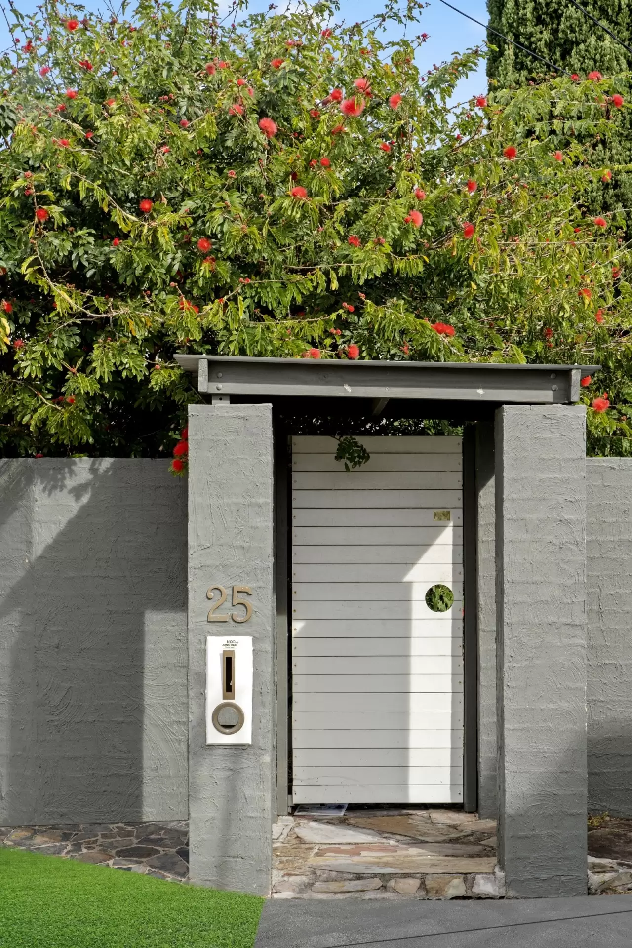 25 Pearl Key, Broadbeach Waters Sold by Queensland Sotheby's International Realty - image 1