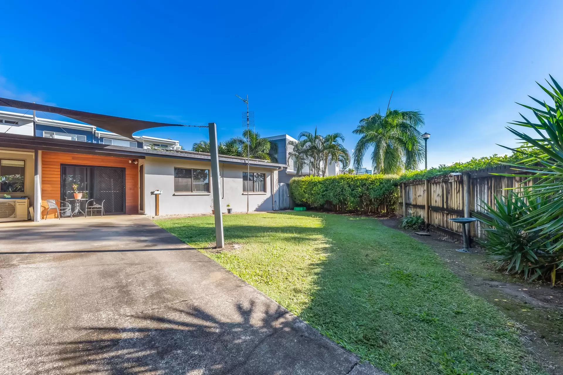 2/63 Manooka Drive, Cannonvale Sold by Queensland Sotheby's International Realty - image 1