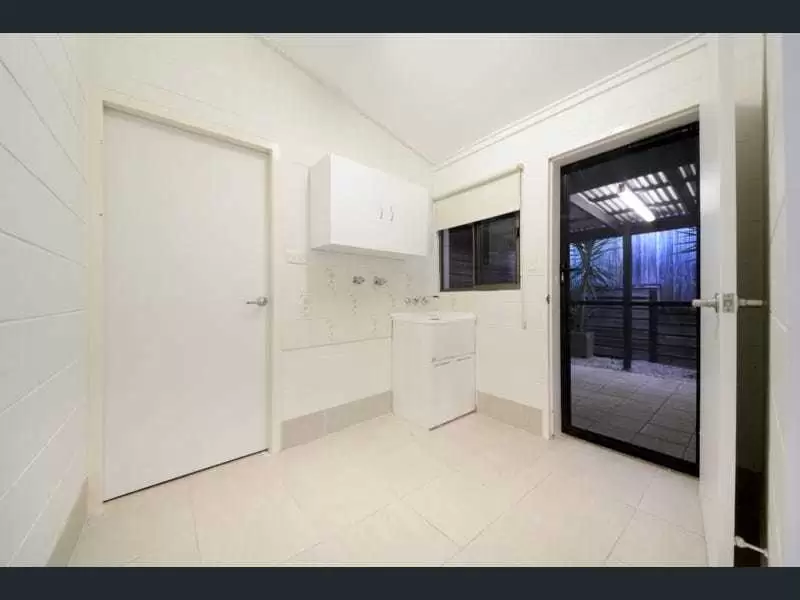 2/63 Manooka Drive, Cannonvale Sold by Queensland Sotheby's International Realty - image 1