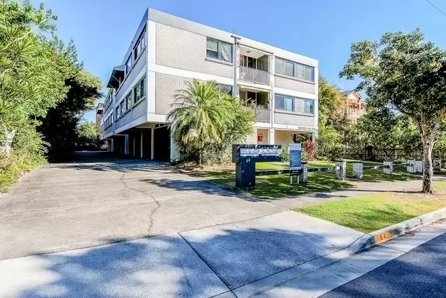 3/64 Bauer Street, Southport Sold by Queensland Sotheby's International Realty - image 1