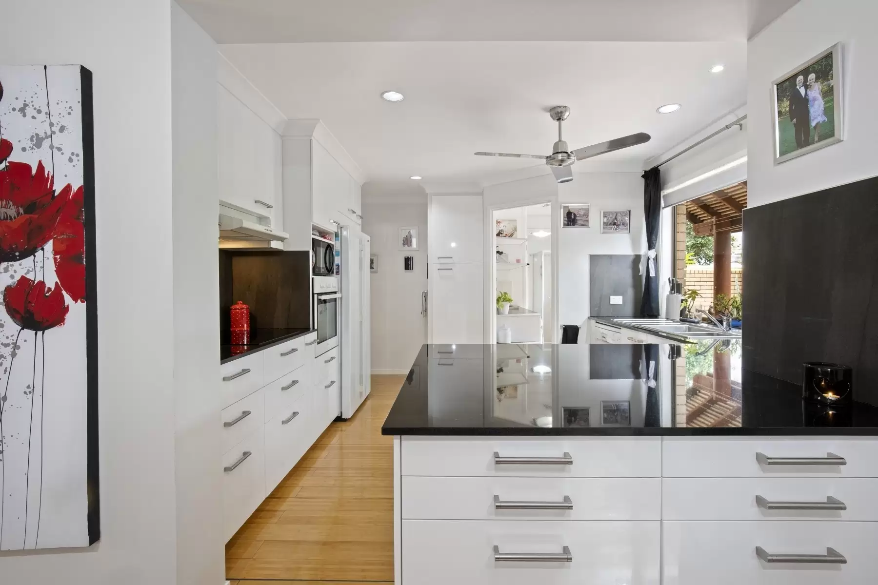 2/168 Muir Street, Labrador Sold by Queensland Sotheby's International Realty - image 1