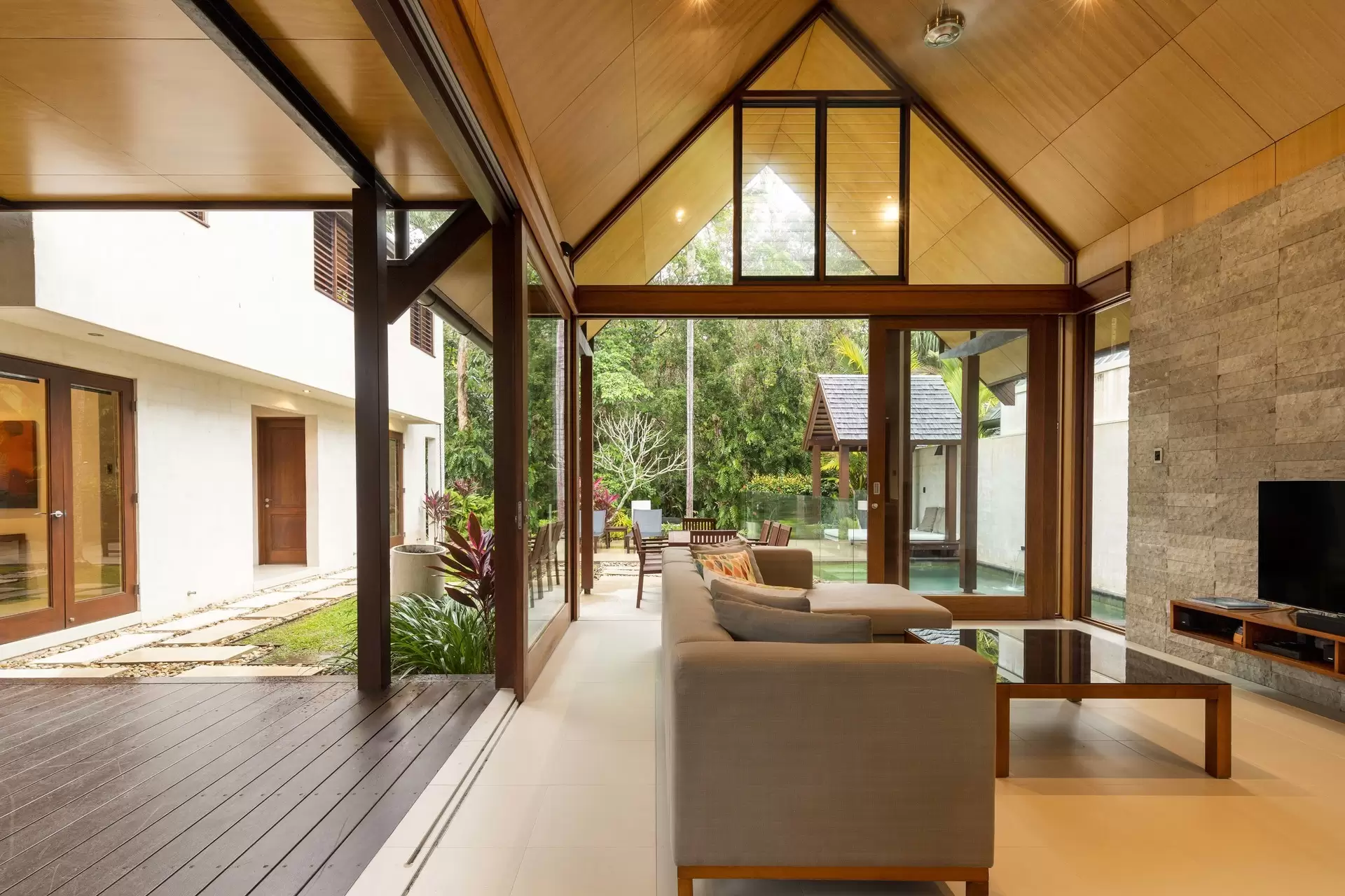 29 Bale Drive Niramaya Street, Port Douglas Sold by  - image 1