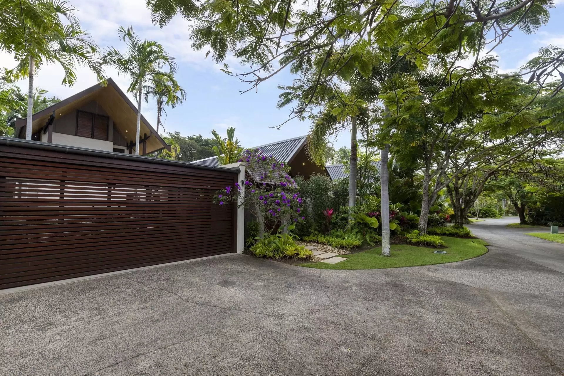29 Bale Drive Niramaya Street, Port Douglas Sold by  - image 1