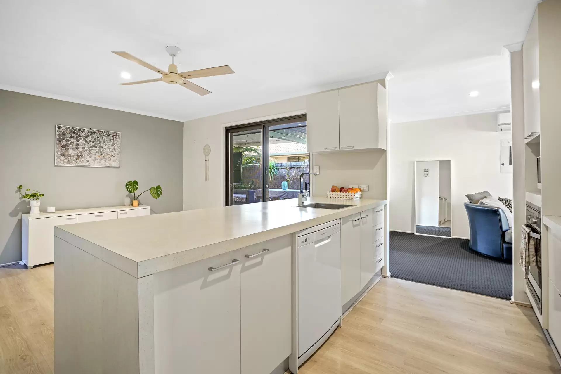 109 Bamboo Avenue, Benowa Sold by  - image 1