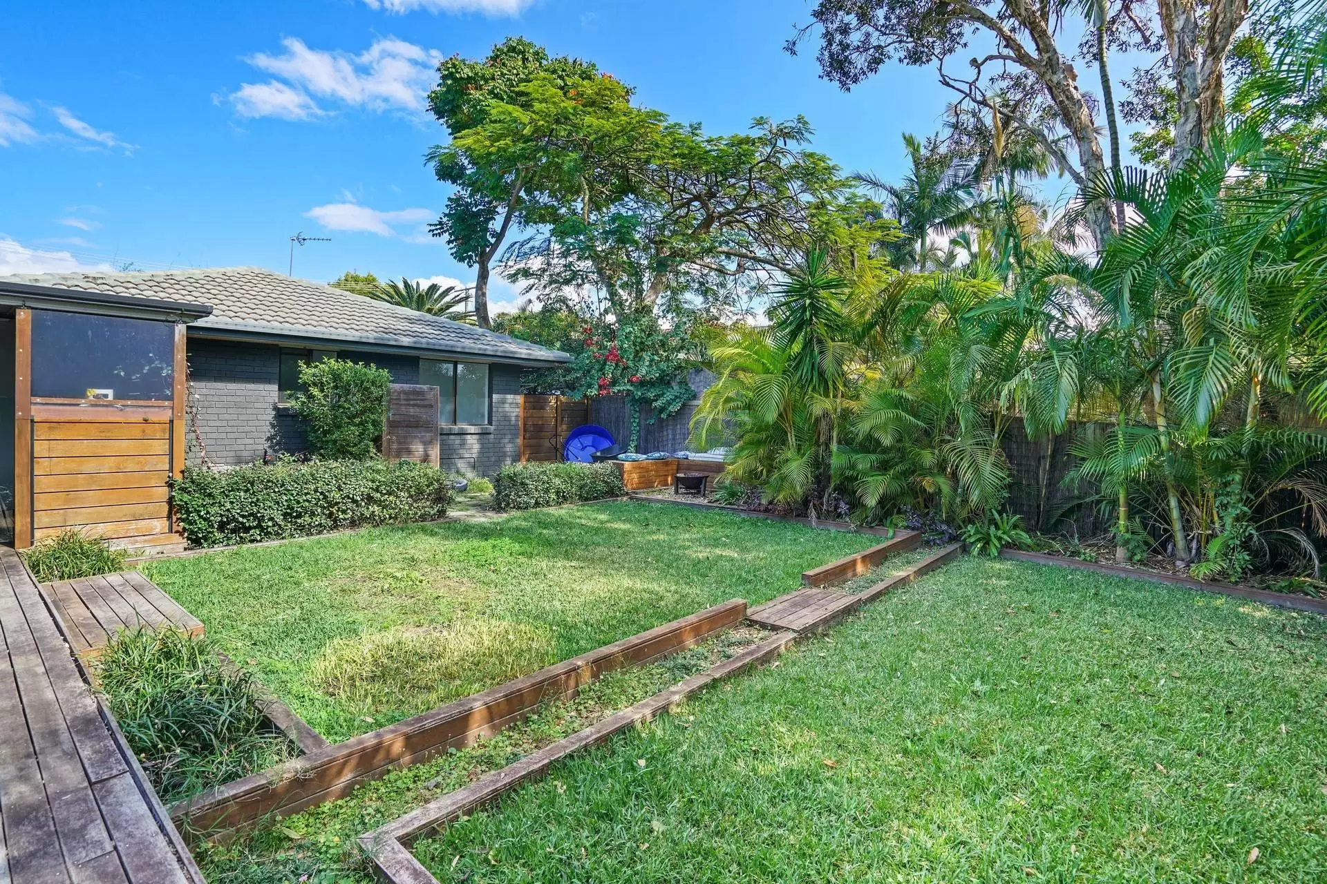 109 Bamboo Avenue, Benowa Sold by  - image 1