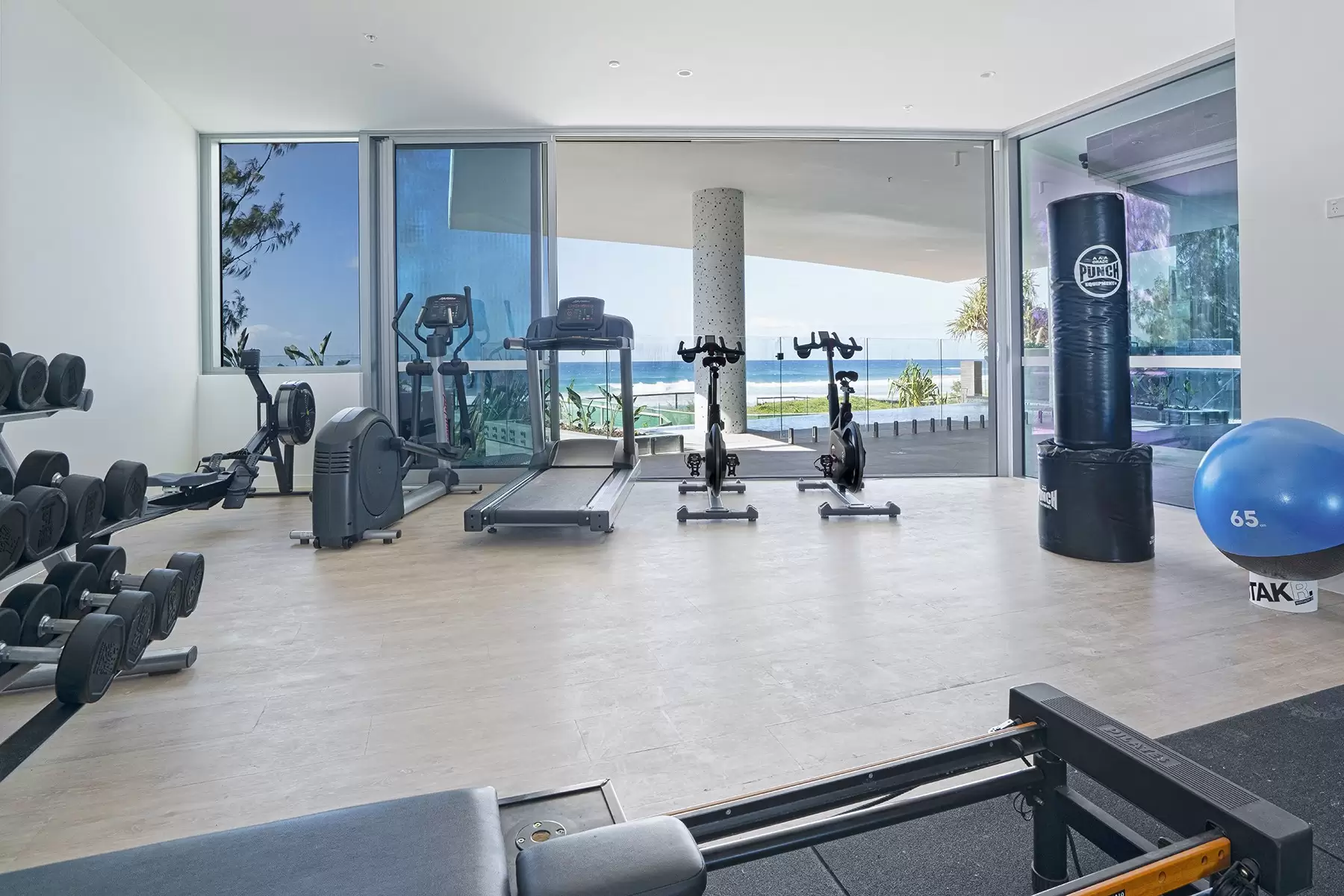 203/3 Northcliffe Terrace, Surfers Paradise Sold by Queensland Sotheby's International Realty - image 1