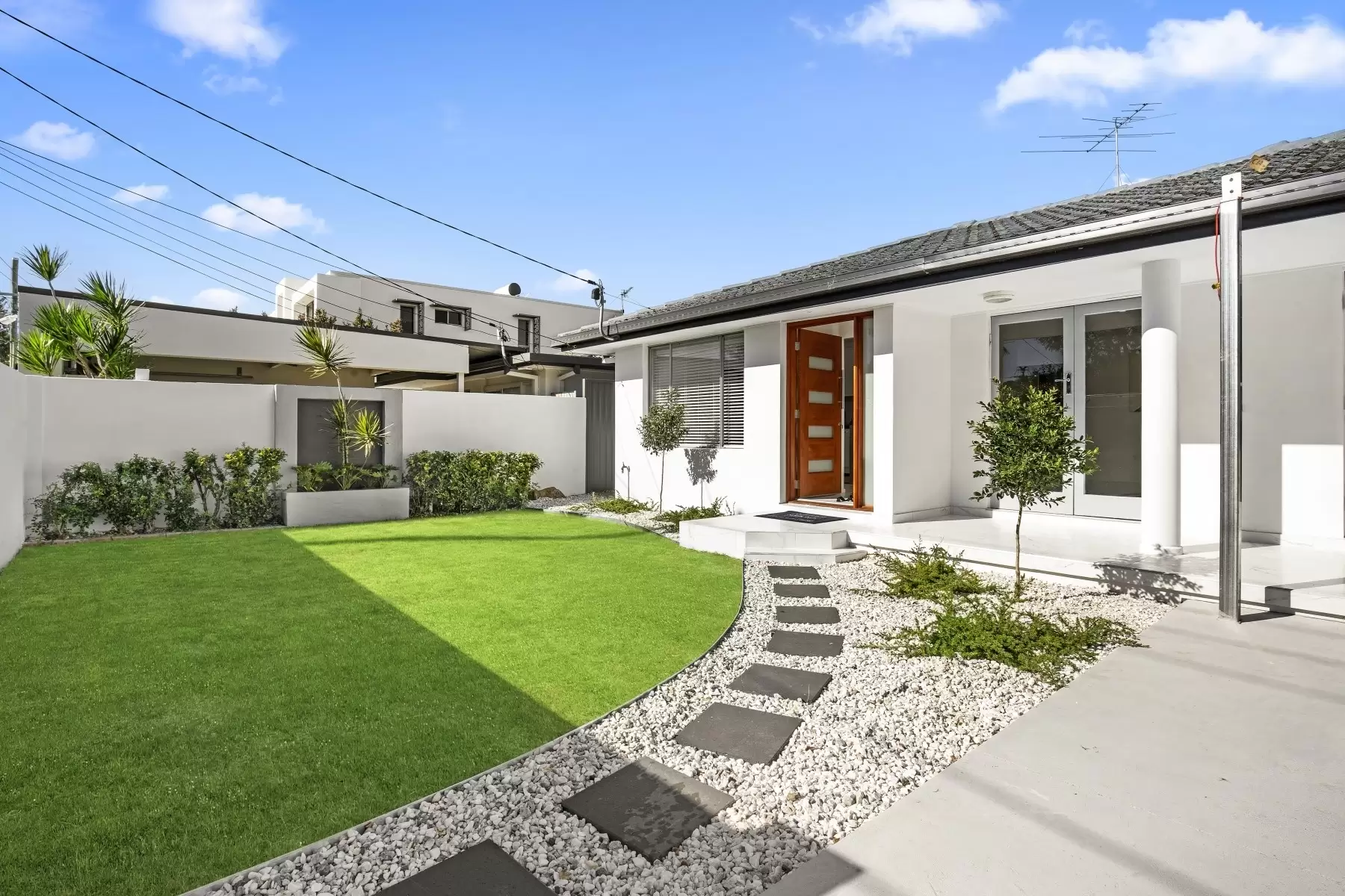 48 Coogeen Street, Sorrento Sold by Queensland Sotheby's International Realty - image 1
