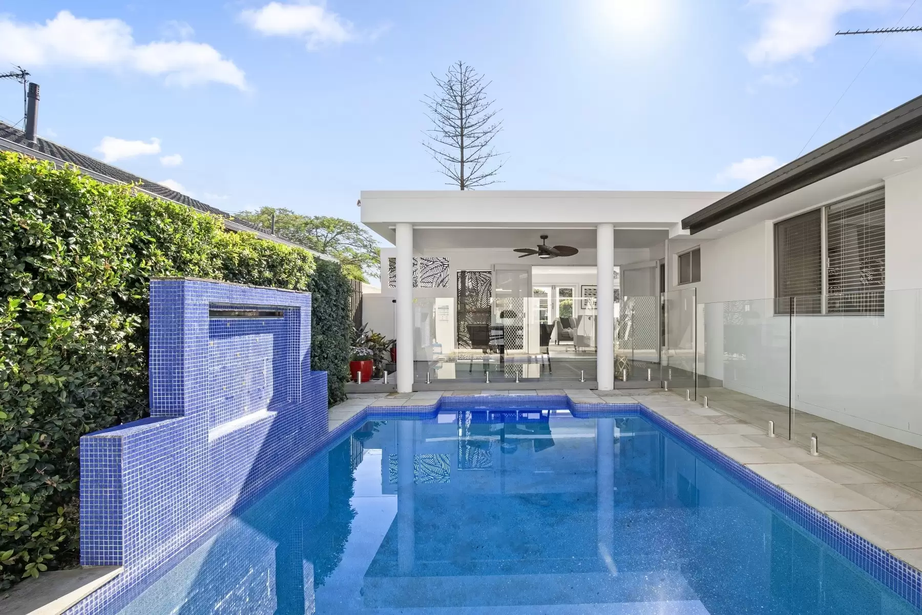 48 Coogeen Street, Sorrento Sold by Queensland Sotheby's International Realty - image 1