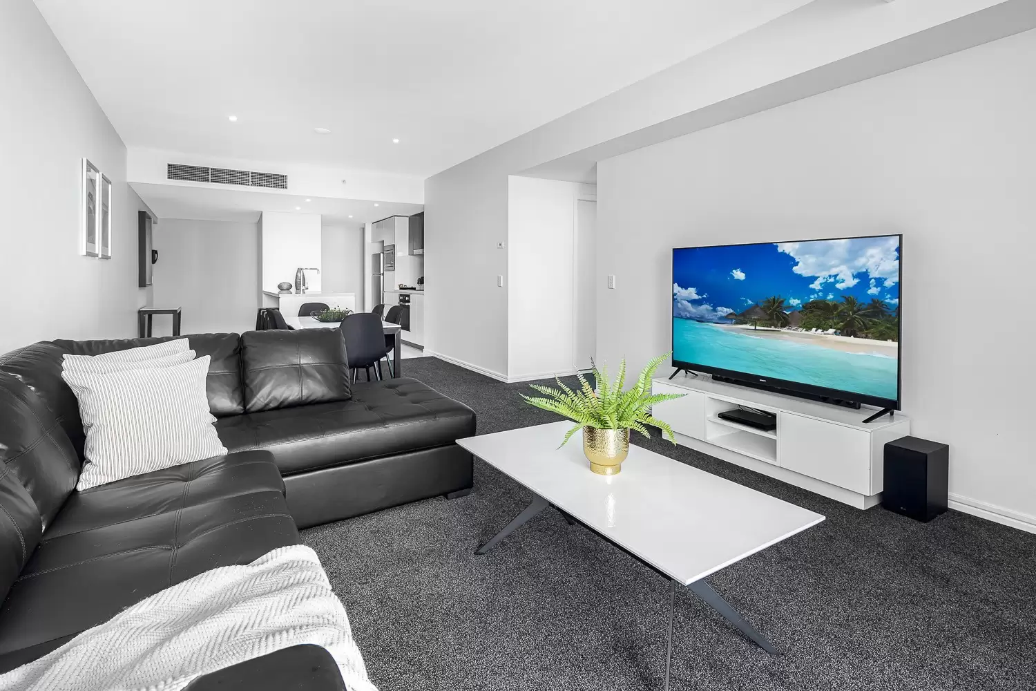 22003/3113 Gold Coast Highway, Surfers Paradise Sold by Queensland Sotheby's International Realty - image 1