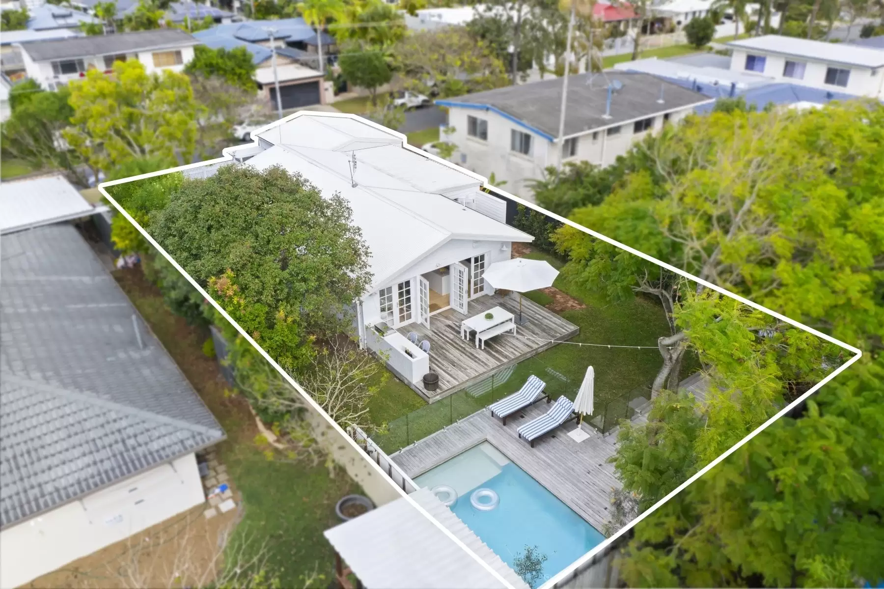 29 Coogeen Street, Sorrento Sold by Queensland Sotheby's International Realty - image 1