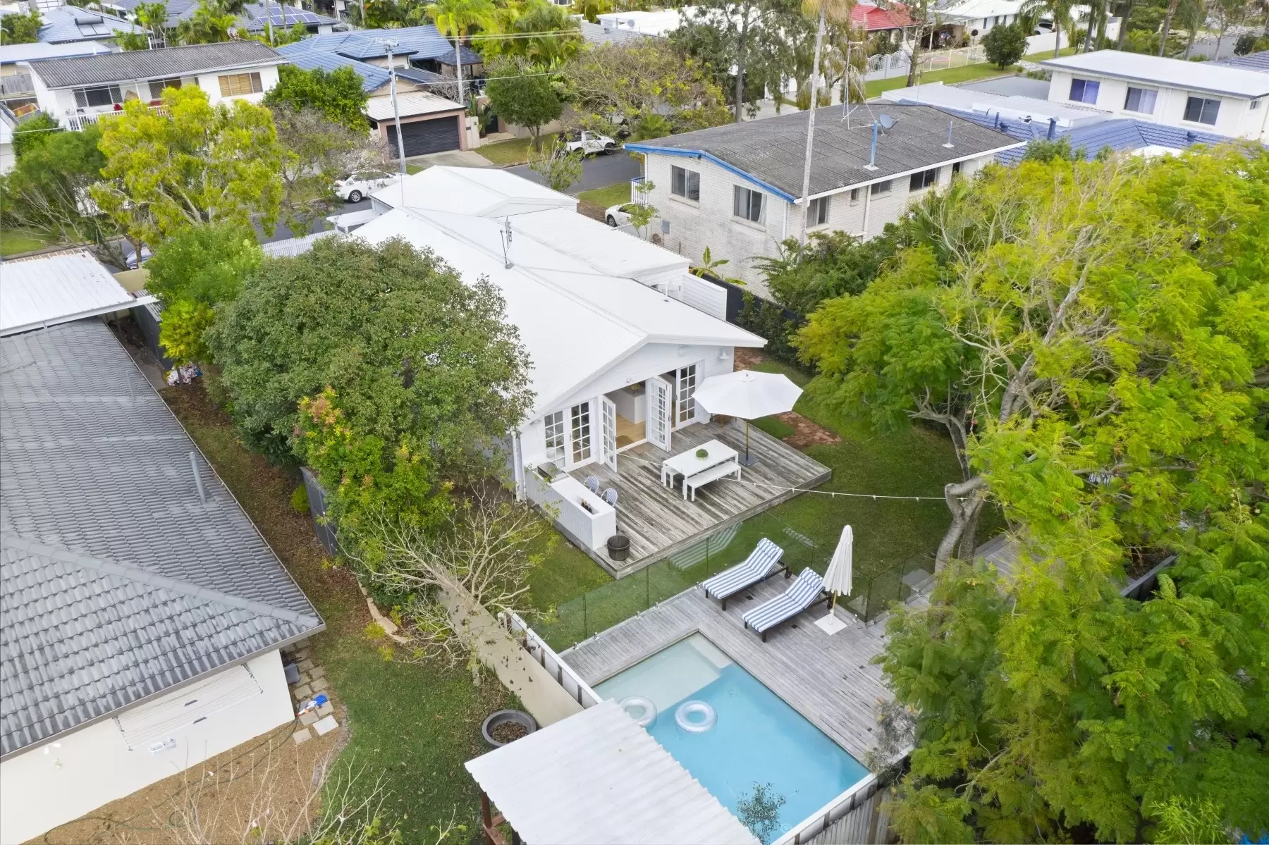 29 Coogeen Street, Sorrento Sold by Queensland Sotheby's International Realty - image 1