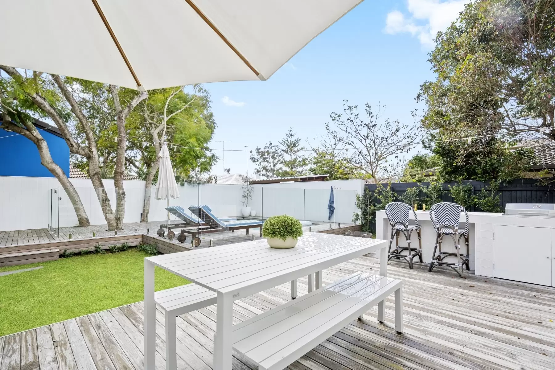 29 Coogeen Street, Sorrento Sold by Queensland Sotheby's International Realty - image 1