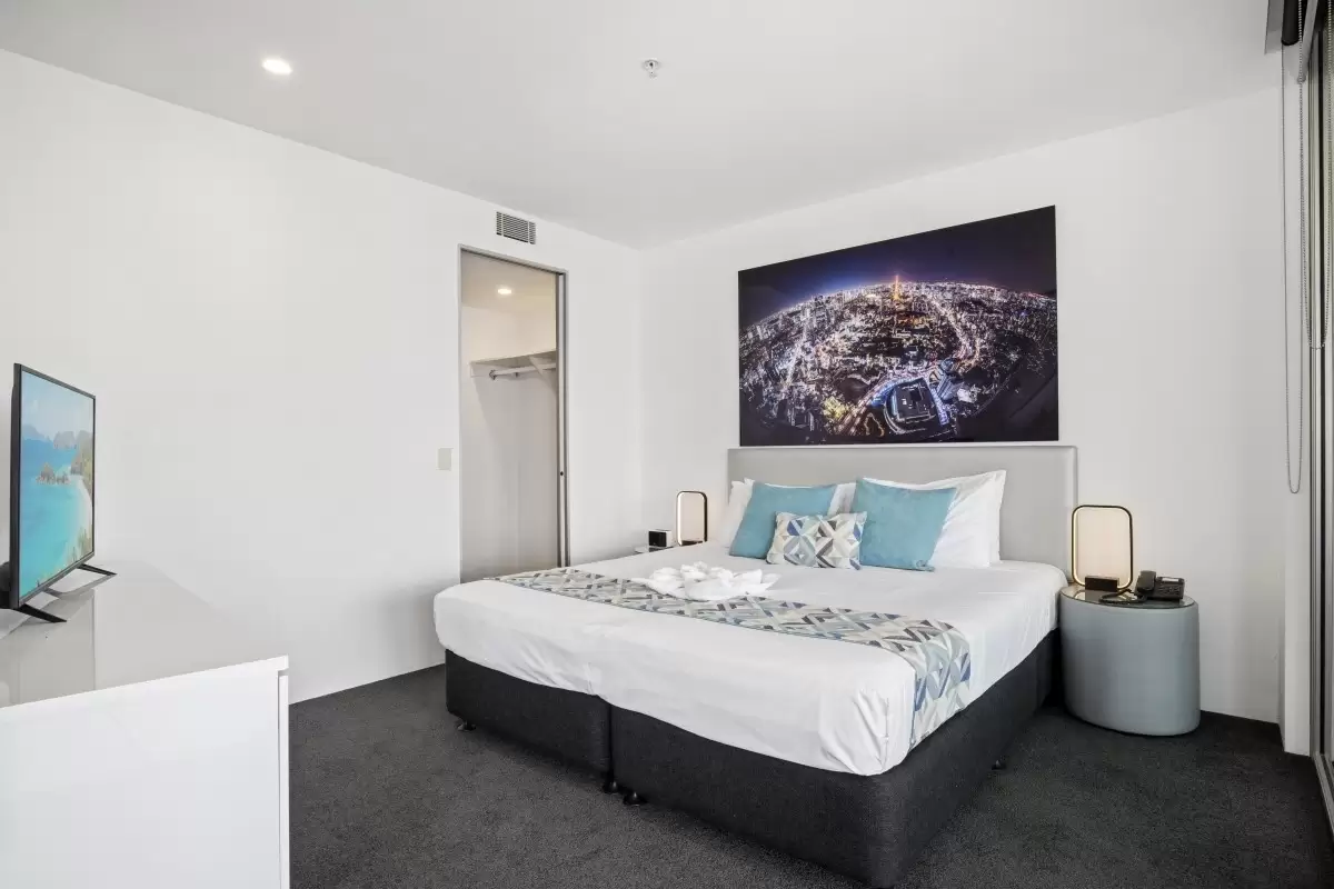 2207/9 Hamilton Avenue, Surfers Paradise Sold by  - image 1