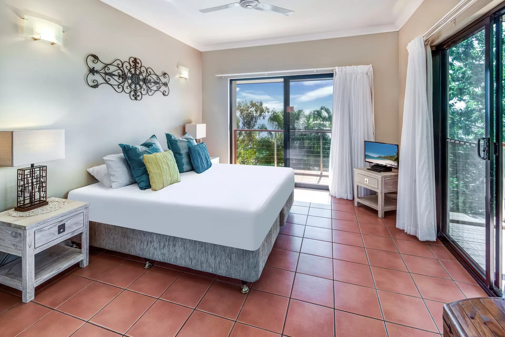 1/4 Acacia Drive, Hamilton Island Sold by Queensland Sotheby's International Realty - image 1
