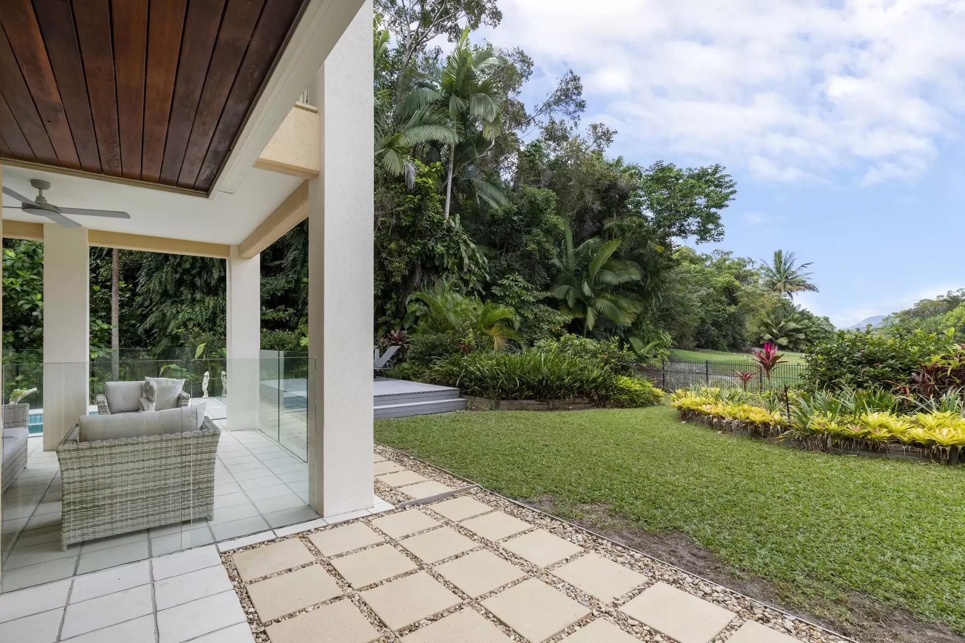 25/24-70 Nautilus Street, Port Douglas Sold by Queensland Sotheby's International Realty - image 1