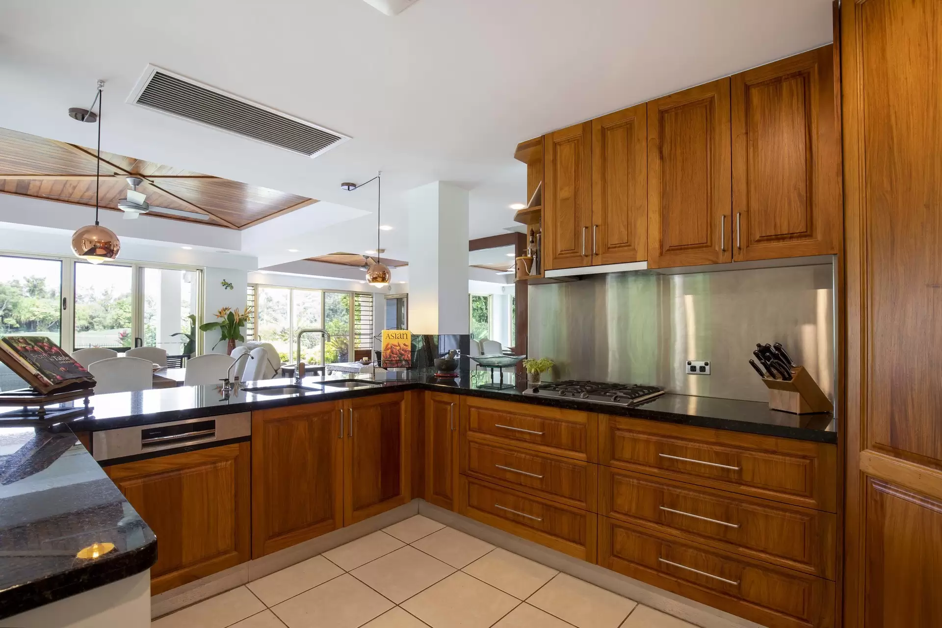 25/24-70 Nautilus Street, Port Douglas Sold by  - image 1