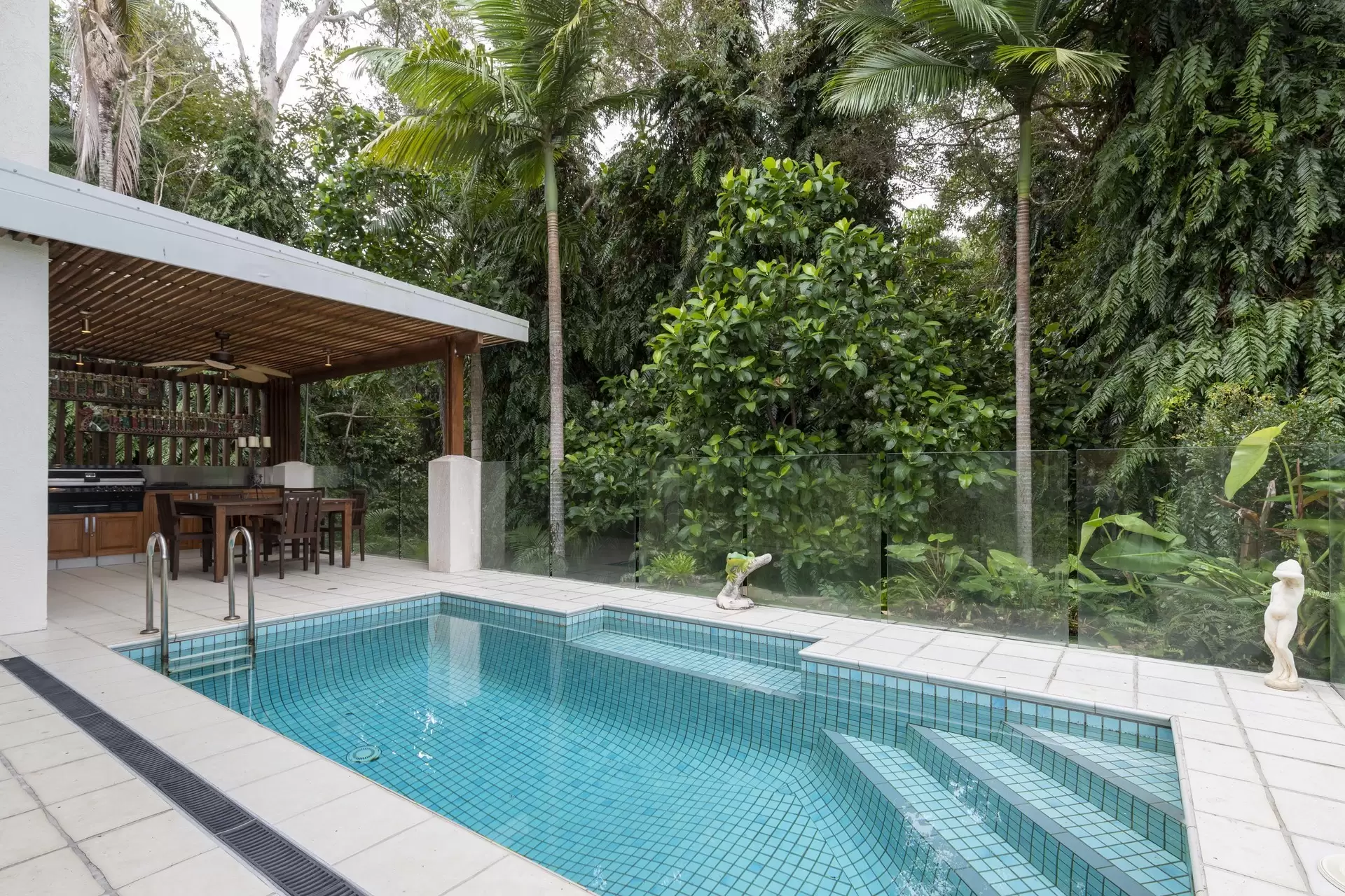 25/24-70 Nautilus Street, Port Douglas Sold by Queensland Sotheby's International Realty - image 1