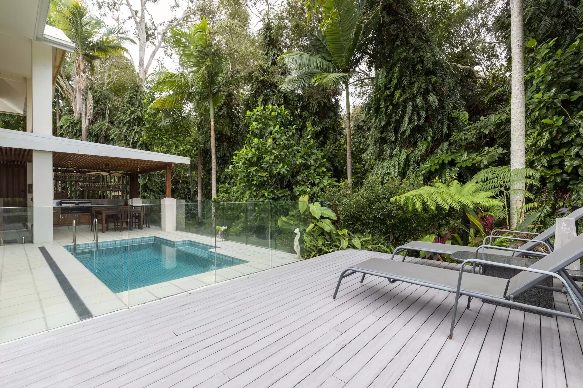 25/24-70 Nautilus Street, Port Douglas Sold by Queensland Sotheby's International Realty - image 1
