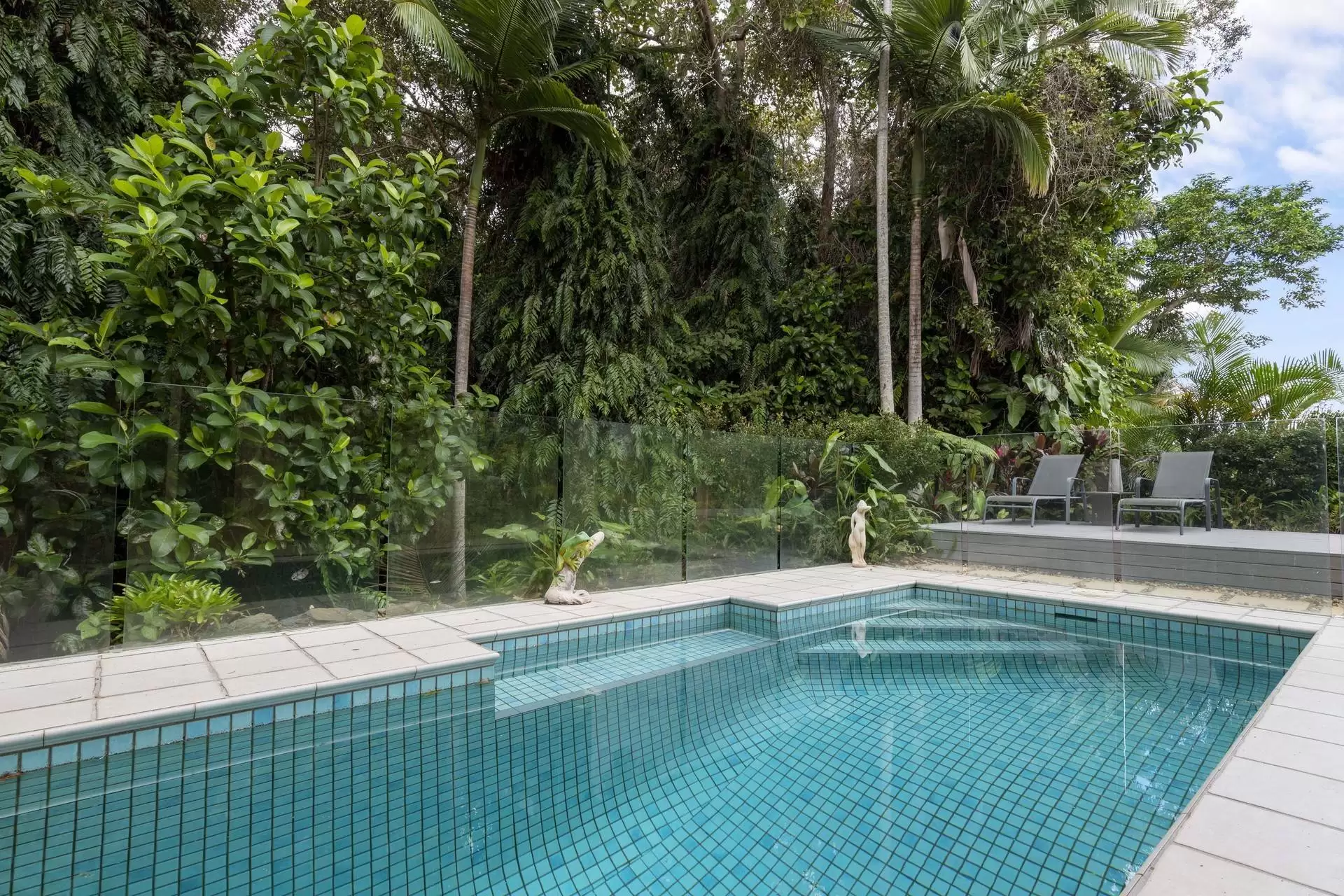 25/24-70 Nautilus Street, Port Douglas Sold by Queensland Sotheby's International Realty - image 1