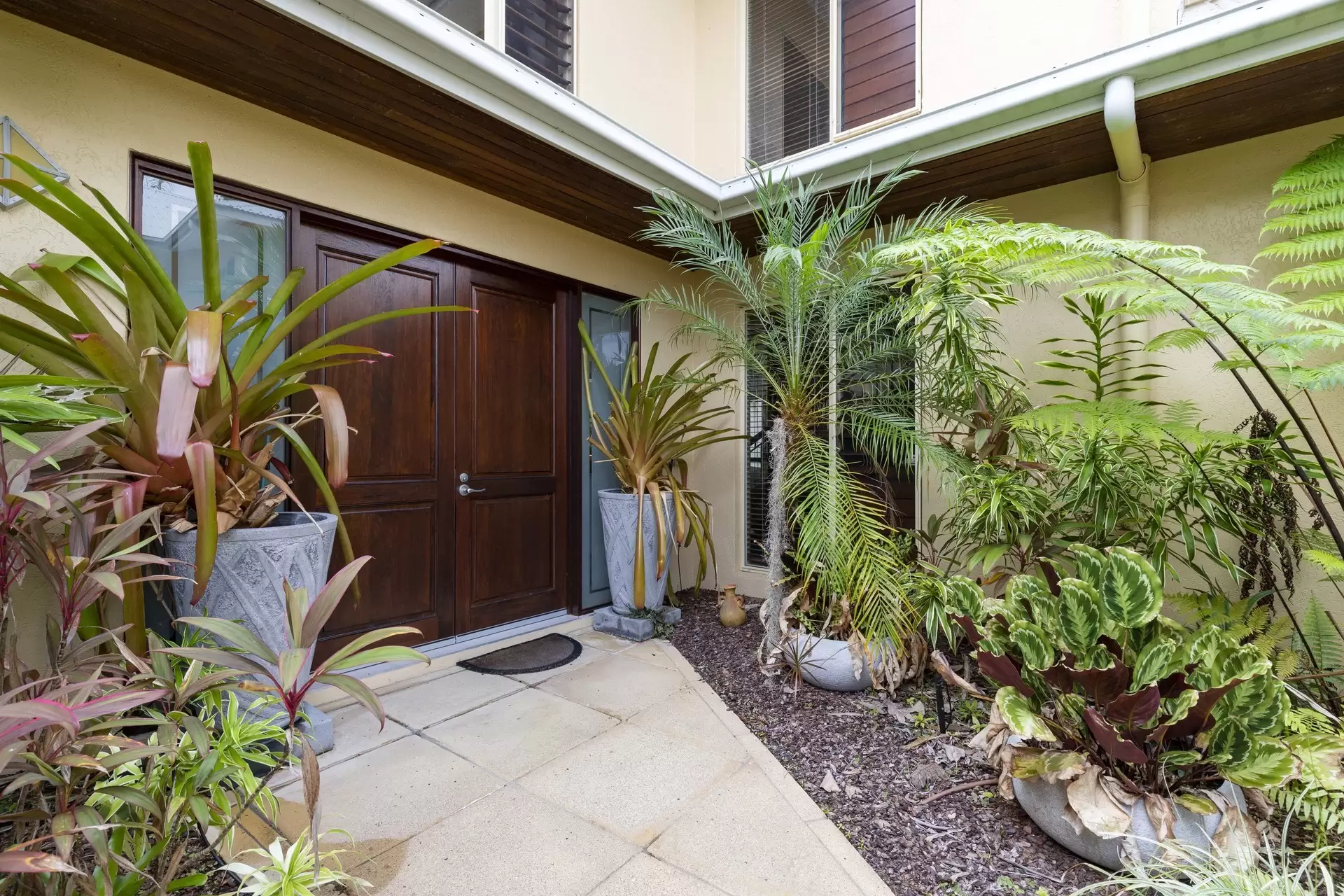 25/24-70 Nautilus Street, Port Douglas Sold by Queensland Sotheby's International Realty - image 1
