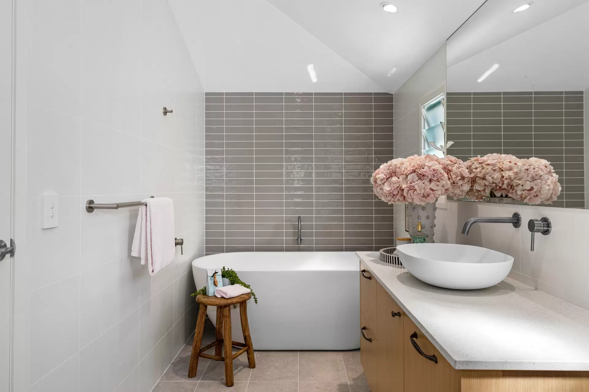 168 Kent Road, Kalinga Sold by Queensland Sotheby's International Realty - image 1