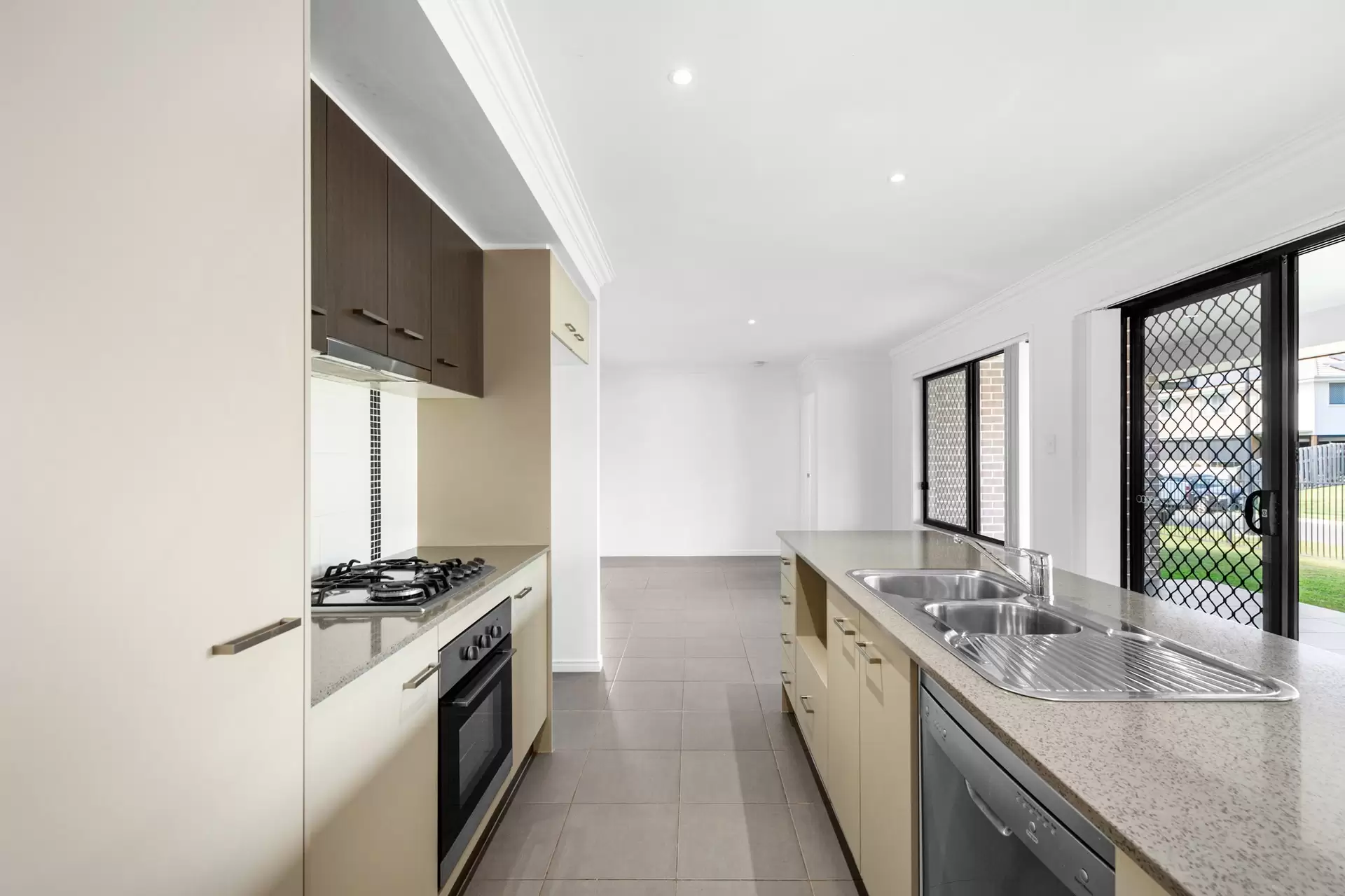 7 Lauren Circuit, Brighton Sold by Queensland Sotheby's International Realty - image 1