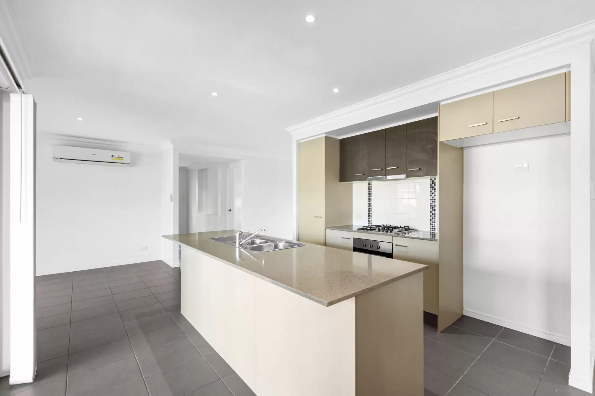7 Lauren Circuit, Brighton Sold by  - image 1