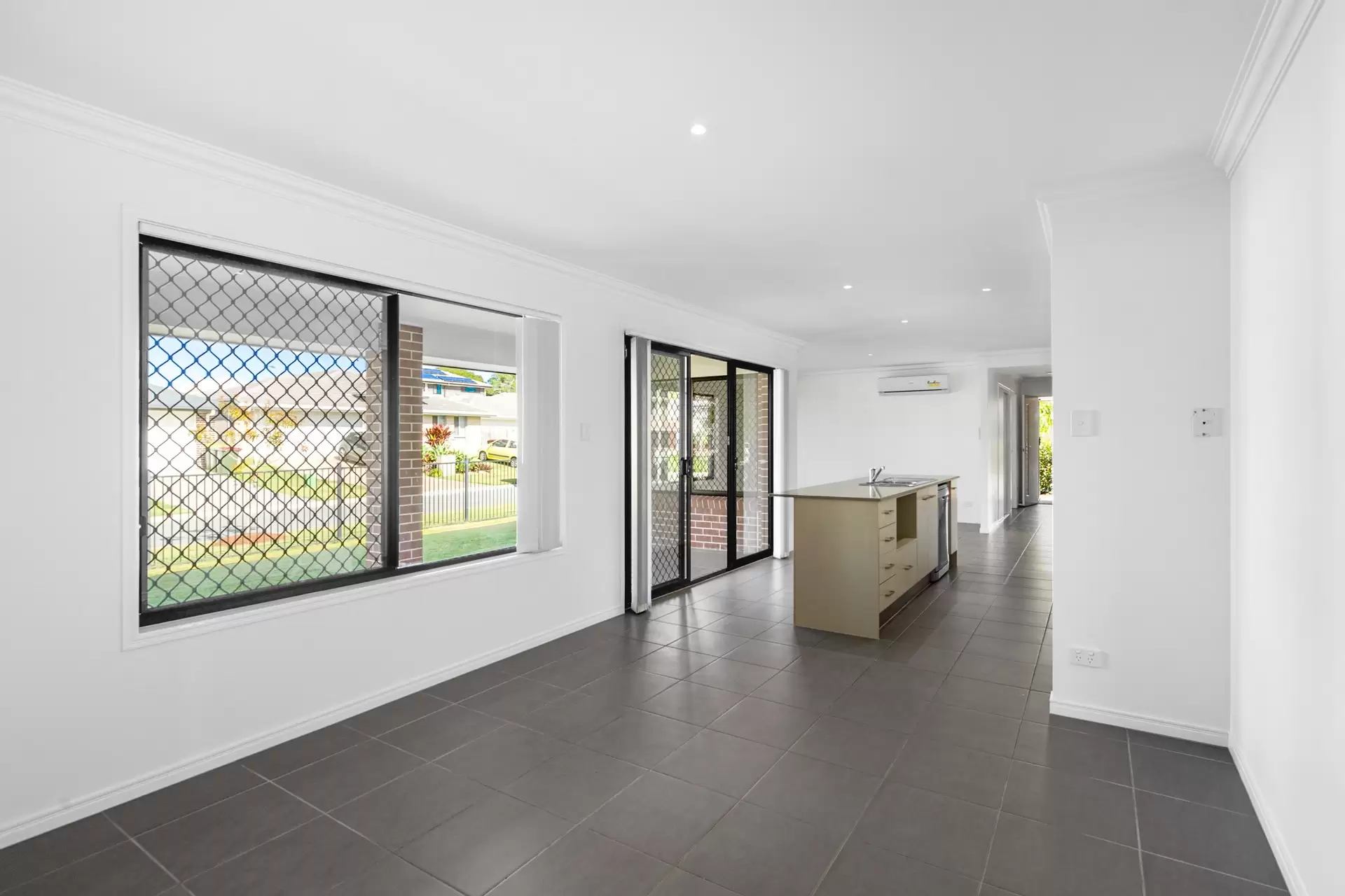 7 Lauren Circuit, Brighton Sold by Queensland Sotheby's International Realty - image 1