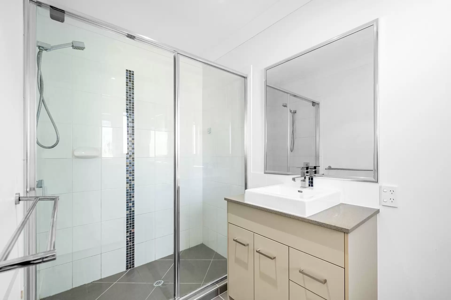 7 Lauren Circuit, Brighton Sold by Queensland Sotheby's International Realty - image 1