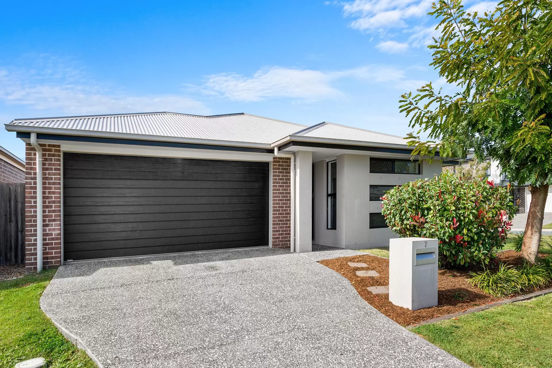 7 Lauren Circuit, Brighton Sold by  - image 1
