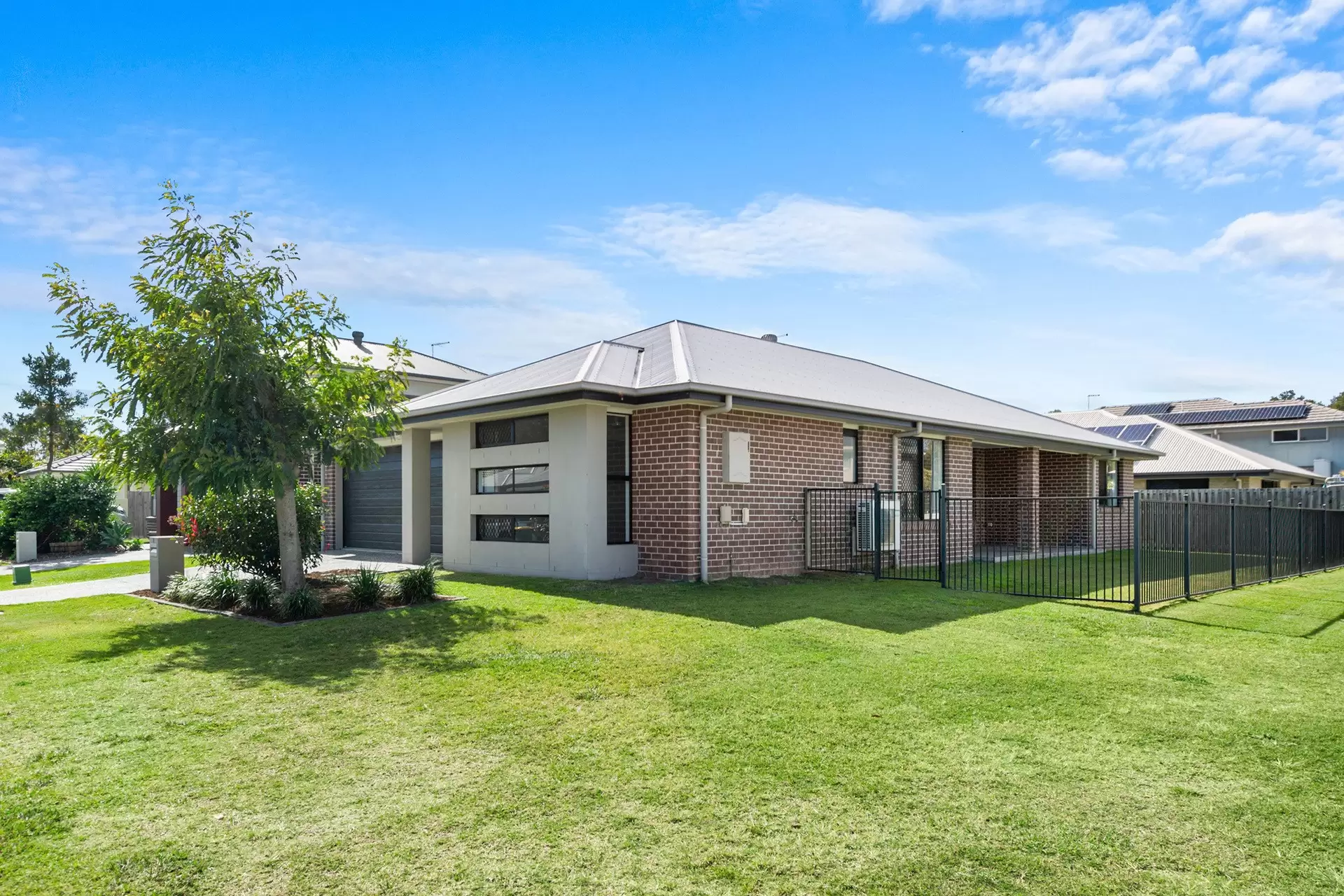 7 Lauren Circuit, Brighton Sold by Queensland Sotheby's International Realty - image 1