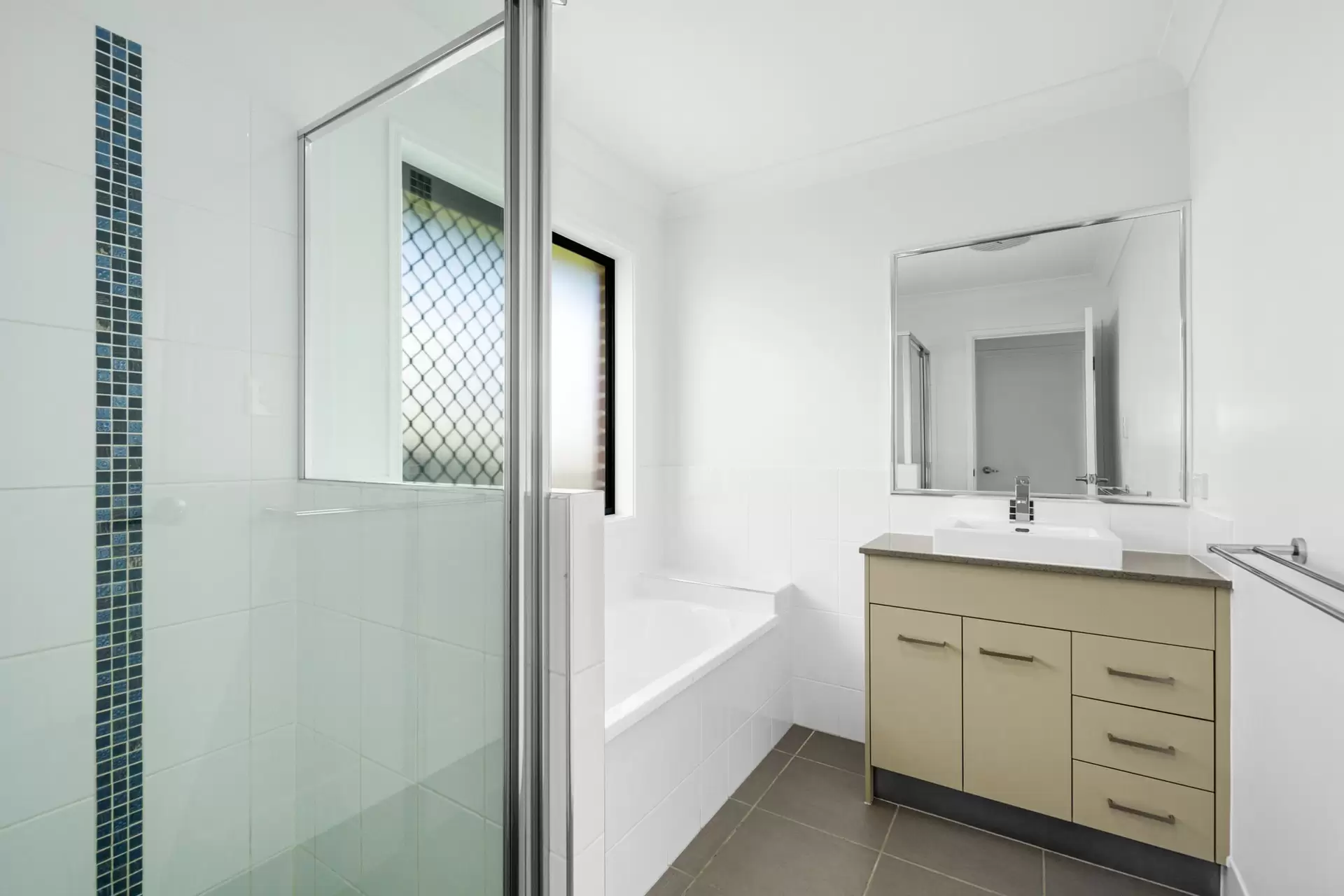 7 Lauren Circuit, Brighton Sold by  - image 1