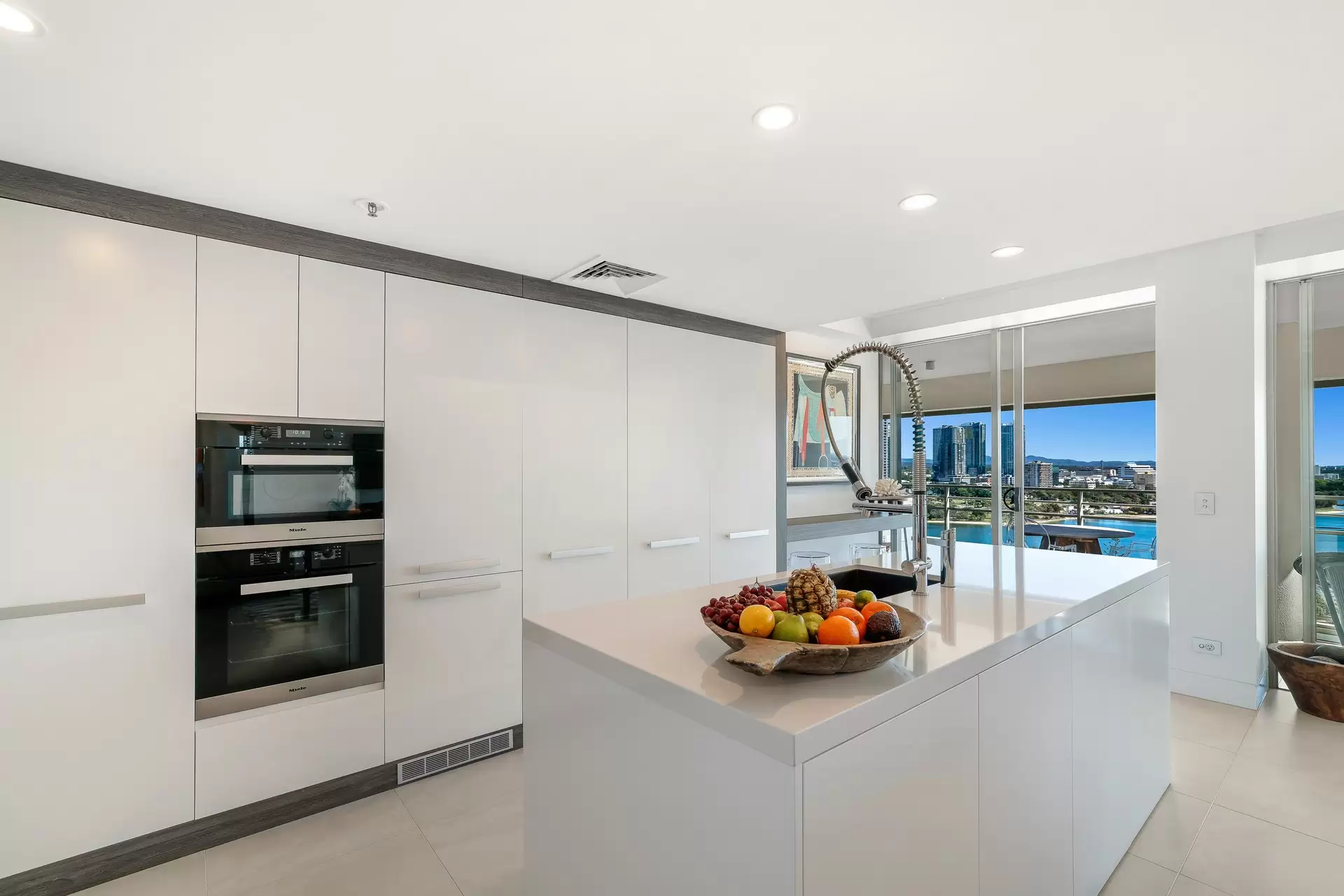 2143/1 Lennie Avenue, Main Beach Sold by  - image 1