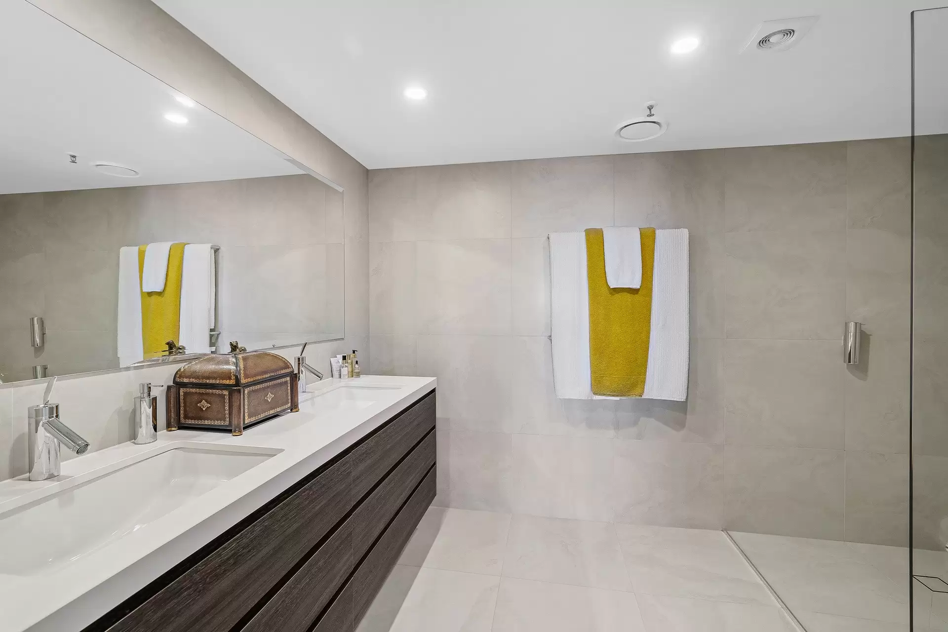2143/1 Lennie Avenue, Main Beach Sold by Queensland Sotheby's International Realty - image 1